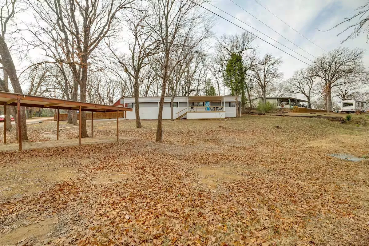 Mobile Home For Sale in Henderson County , 101 Crocker Drive, Malakoff, Texas 75148, 2 Bedroom, 2 Bathroom, Garage spaces, 980 Sqft, built in 0, mls#21331719, Real Estate Agent in Malakoff, Homes For Sale in Henderson county, Homes For Sale in Malakoff, Realtor in Malakoff Texas, Real Estate Brokerage Independent Realty Texas, Luminita Cordes Realtor