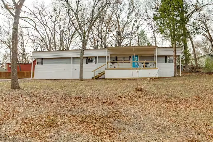 Mobile Home For Sale in Henderson County , 101 Crocker Drive, Malakoff, Texas 75148, 2 Bedroom, 2 Bathroom, Garage spaces, 980 Sqft, built in 0, mls#21331719, Real Estate Agent in Malakoff, Homes For Sale in Henderson county, Homes For Sale in Malakoff, Realtor in Malakoff Texas, Real Estate Brokerage Independent Realty Texas, Luminita Cordes Realtor