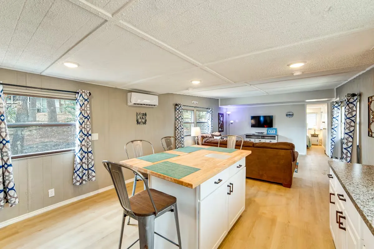 Mobile Home For Sale in Henderson County , 101 Crocker Drive, Malakoff, Texas 75148, 2 Bedroom, 2 Bathroom, Garage spaces, 980 Sqft, built in 0, mls#21331719, Real Estate Agent in Malakoff, Homes For Sale in Henderson county, Homes For Sale in Malakoff, Realtor in Malakoff Texas, Real Estate Brokerage Independent Realty Texas, Luminita Cordes Realtor
