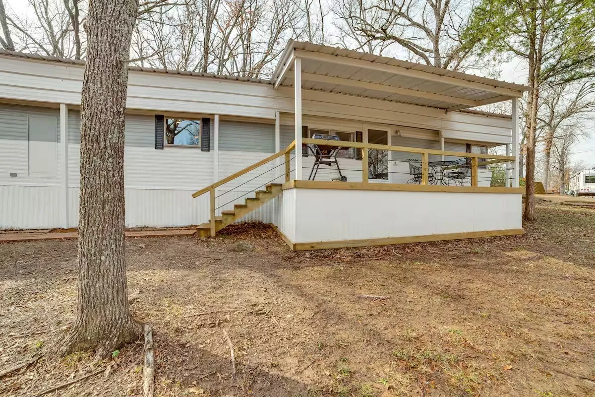 Mobile Home For Sale in Henderson County , 101 Crocker Drive, Malakoff, Texas 75148, 2 Bedroom, 2 Bathroom, Garage spaces, 980 Sqft, built in 0, mls#21331719, Real Estate Agent in Malakoff, Homes For Sale in Henderson county, Homes For Sale in Malakoff, Realtor in Malakoff Texas, Real Estate Brokerage Independent Realty Texas, Luminita Cordes Realtor