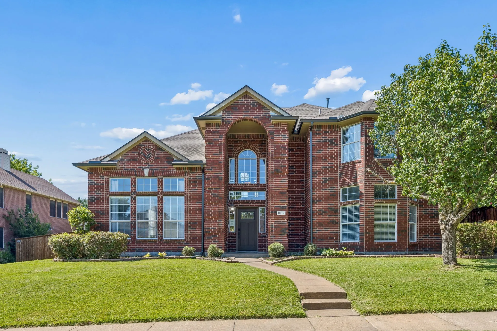 Single Family Residence For Sale in Rockwall County , 8710 Creekside Drive, Rowlett, Texas 75089, 4 Bedroom, 4 Bathroom, 2 Garage spaces, 3,349 Sqft, built in 1992, mls#21326871, Real Estate Agent in Rowlett, Homes For Sale in Rockwall county, Homes For Sale in Rowlett, Realtor in Rowlett Texas, Real Estate Brokerage Independent Realty Texas, Luminita Cordes Realtor