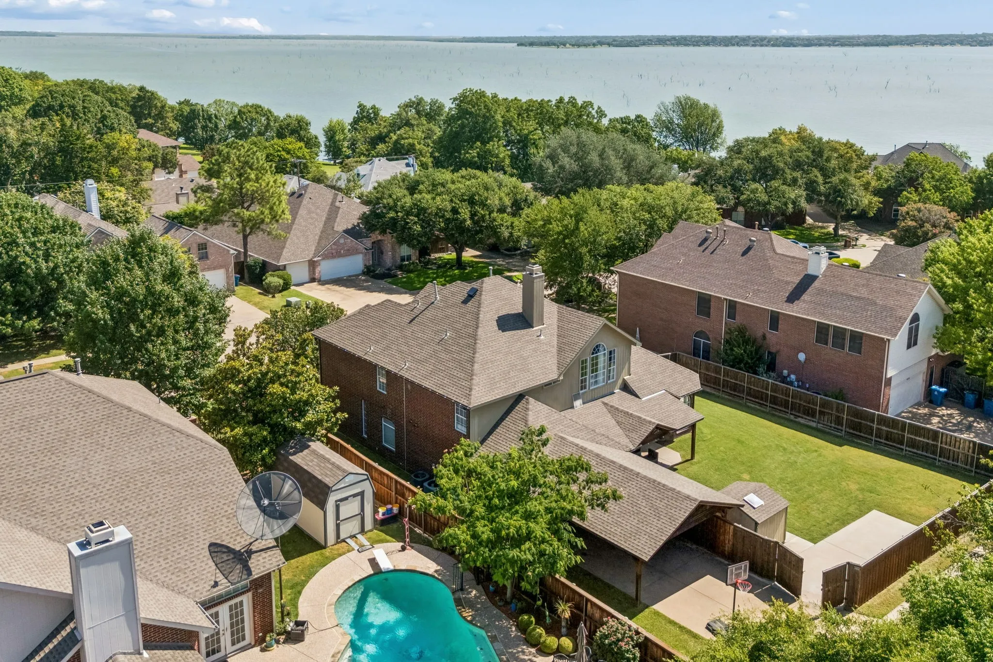 Single Family Residence For Sale in Rockwall County , 8710 Creekside Drive, Rowlett, Texas 75089, 4 Bedroom, 4 Bathroom, 2 Garage spaces, 3,349 Sqft, built in 1992, mls#21326871, Real Estate Agent in Rowlett, Homes For Sale in Rockwall county, Homes For Sale in Rowlett, Realtor in Rowlett Texas, Real Estate Brokerage Independent Realty Texas, Luminita Cordes Realtor