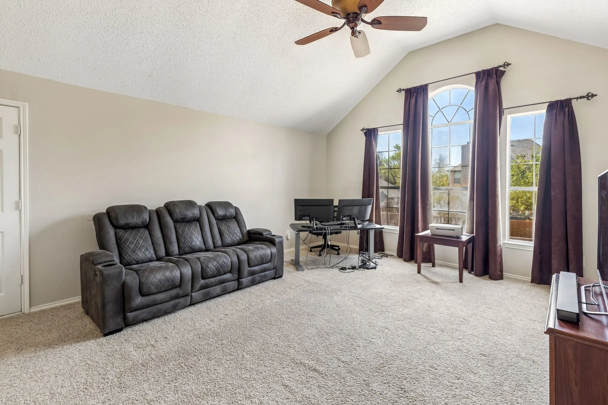 Single Family Residence For Sale in Rockwall County , 8710 Creekside Drive, Rowlett, Texas 75089, 4 Bedroom, 4 Bathroom, 2 Garage spaces, 3,349 Sqft, built in 1992, mls#21326871, Real Estate Agent in Rowlett, Homes For Sale in Rockwall county, Homes For Sale in Rowlett, Realtor in Rowlett Texas, Real Estate Brokerage Independent Realty Texas, Luminita Cordes Realtor