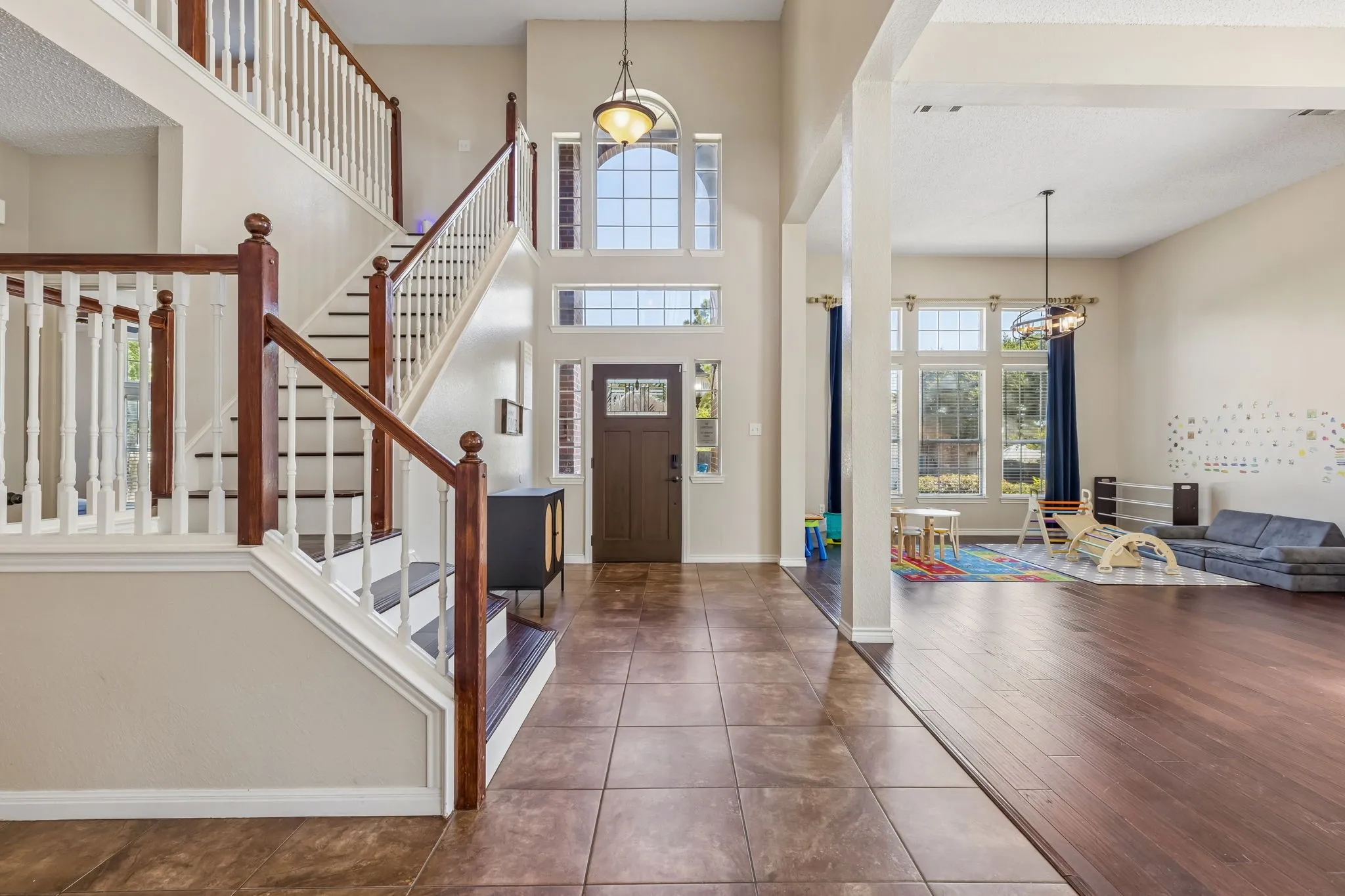 Single Family Residence For Sale in Rockwall County , 8710 Creekside Drive, Rowlett, Texas 75089, 4 Bedroom, 4 Bathroom, 2 Garage spaces, 3,349 Sqft, built in 1992, mls#21326871, Real Estate Agent in Rowlett, Homes For Sale in Rockwall county, Homes For Sale in Rowlett, Realtor in Rowlett Texas, Real Estate Brokerage Independent Realty Texas, Luminita Cordes Realtor
