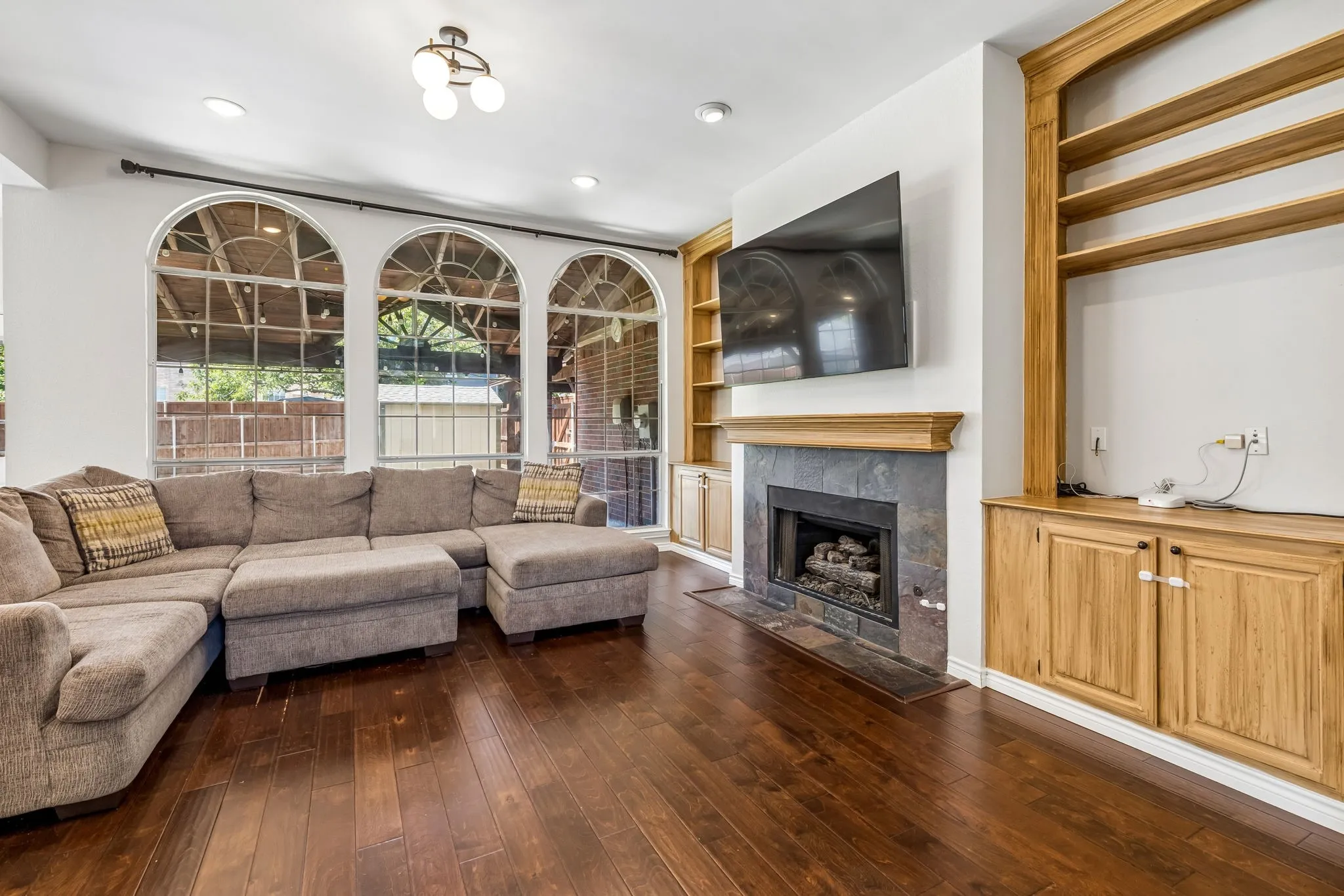 Single Family Residence For Sale in Rockwall County , 8710 Creekside Drive, Rowlett, Texas 75089, 4 Bedroom, 4 Bathroom, 2 Garage spaces, 3,349 Sqft, built in 1992, mls#21326871, Real Estate Agent in Rowlett, Homes For Sale in Rockwall county, Homes For Sale in Rowlett, Realtor in Rowlett Texas, Real Estate Brokerage Independent Realty Texas, Luminita Cordes Realtor