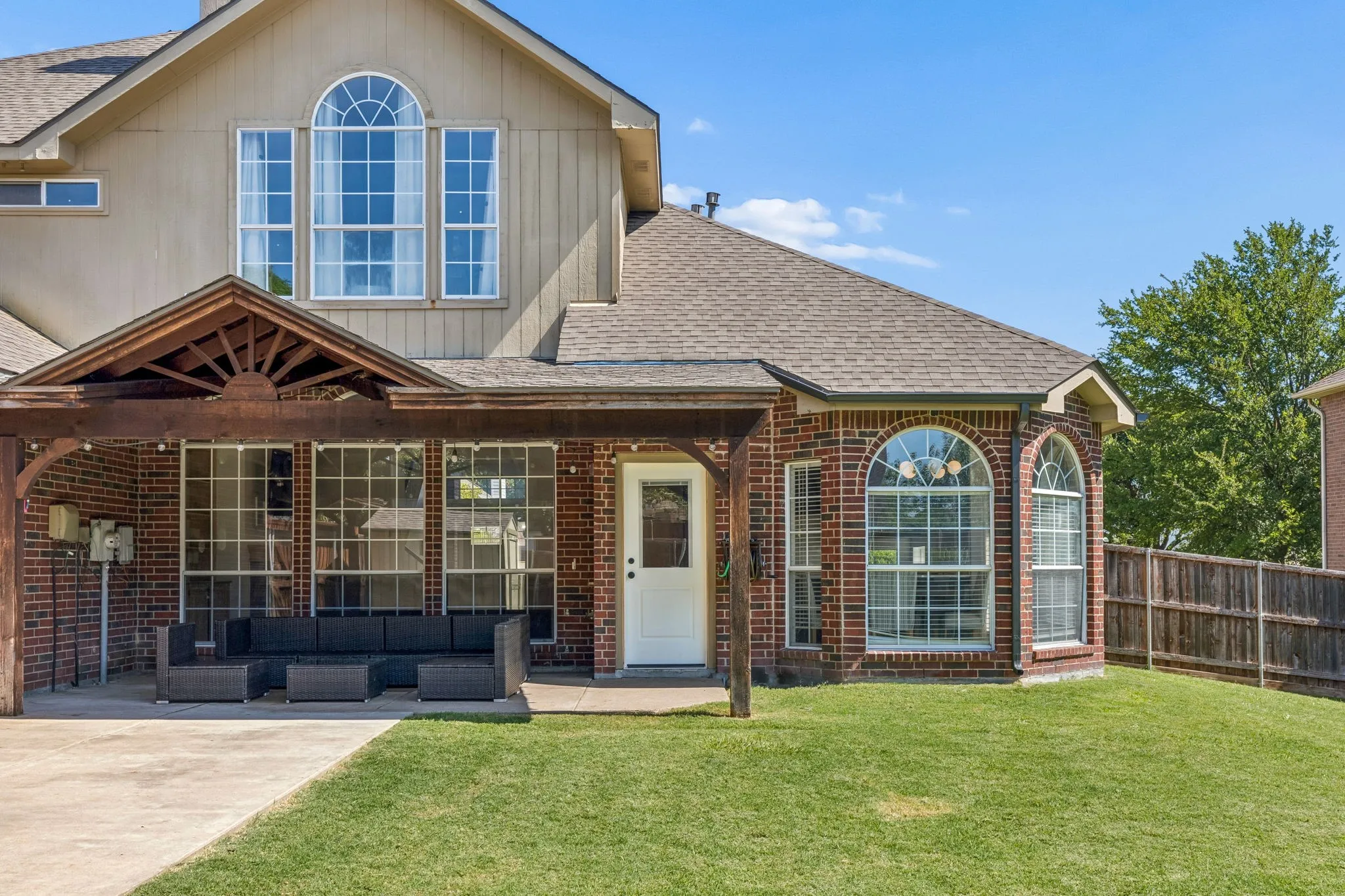 Single Family Residence For Sale in Rockwall County , 8710 Creekside Drive, Rowlett, Texas 75089, 4 Bedroom, 4 Bathroom, 2 Garage spaces, 3,349 Sqft, built in 1992, mls#21326871, Real Estate Agent in Rowlett, Homes For Sale in Rockwall county, Homes For Sale in Rowlett, Realtor in Rowlett Texas, Real Estate Brokerage Independent Realty Texas, Luminita Cordes Realtor