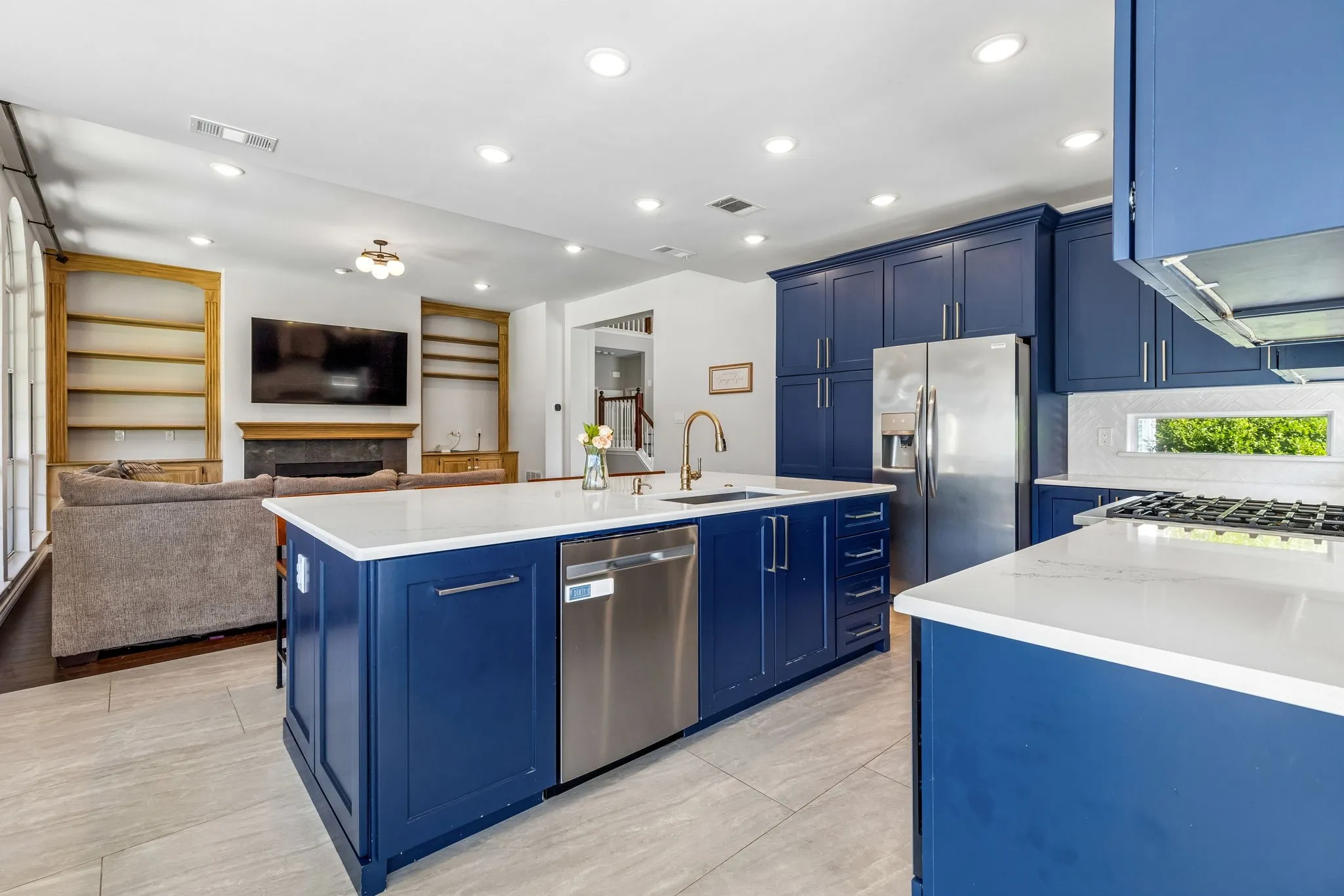 Single Family Residence For Sale in Rockwall County , 8710 Creekside Drive, Rowlett, Texas 75089, 4 Bedroom, 4 Bathroom, 2 Garage spaces, 3,349 Sqft, built in 1992, mls#21326871, Real Estate Agent in Rowlett, Homes For Sale in Rockwall county, Homes For Sale in Rowlett, Realtor in Rowlett Texas, Real Estate Brokerage Independent Realty Texas, Luminita Cordes Realtor