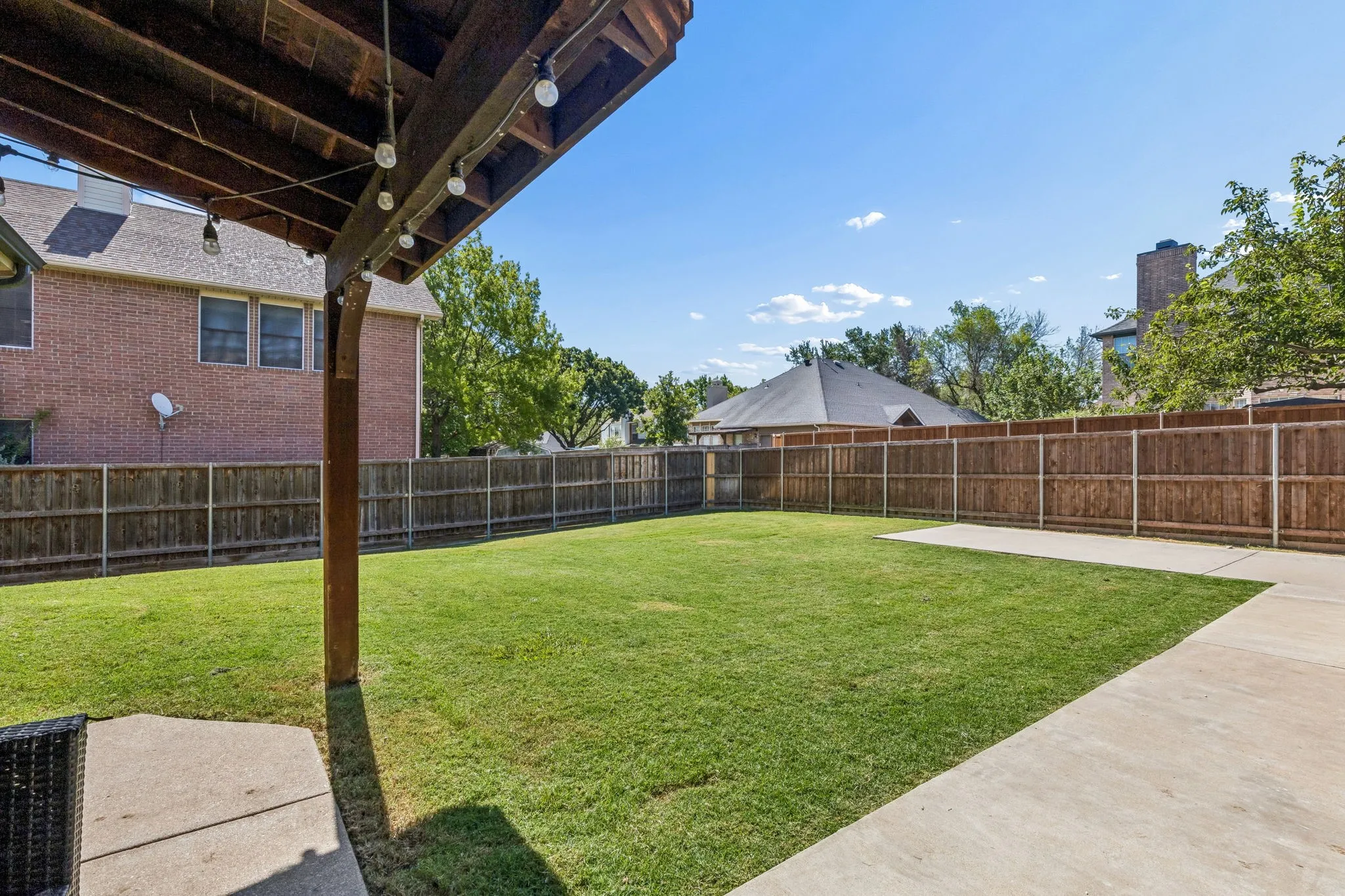 Single Family Residence For Sale in Rockwall County , 8710 Creekside Drive, Rowlett, Texas 75089, 4 Bedroom, 4 Bathroom, 2 Garage spaces, 3,349 Sqft, built in 1992, mls#21326871, Real Estate Agent in Rowlett, Homes For Sale in Rockwall county, Homes For Sale in Rowlett, Realtor in Rowlett Texas, Real Estate Brokerage Independent Realty Texas, Luminita Cordes Realtor