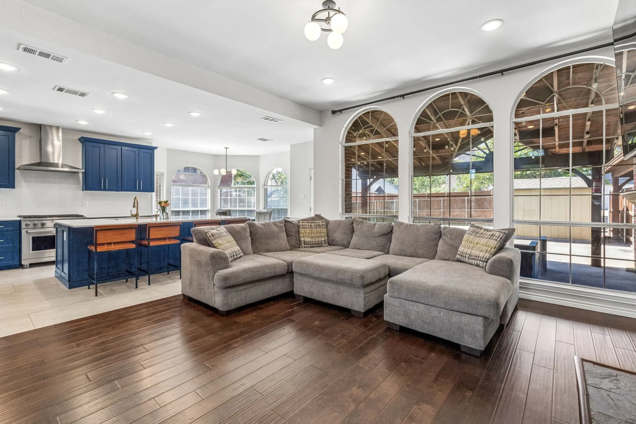 Single Family Residence For Sale in Rockwall County , 8710 Creekside Drive, Rowlett, Texas 75089, 4 Bedroom, 4 Bathroom, 2 Garage spaces, 3,349 Sqft, built in 1992, mls#21326871, Real Estate Agent in Rowlett, Homes For Sale in Rockwall county, Homes For Sale in Rowlett, Realtor in Rowlett Texas, Real Estate Brokerage Independent Realty Texas, Luminita Cordes Realtor