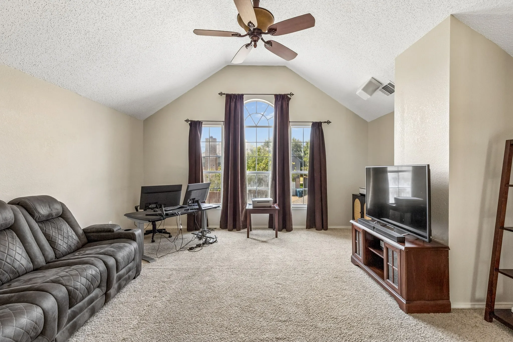 Single Family Residence For Sale in Rockwall County , 8710 Creekside Drive, Rowlett, Texas 75089, 4 Bedroom, 4 Bathroom, 2 Garage spaces, 3,349 Sqft, built in 1992, mls#21326871, Real Estate Agent in Rowlett, Homes For Sale in Rockwall county, Homes For Sale in Rowlett, Realtor in Rowlett Texas, Real Estate Brokerage Independent Realty Texas, Luminita Cordes Realtor