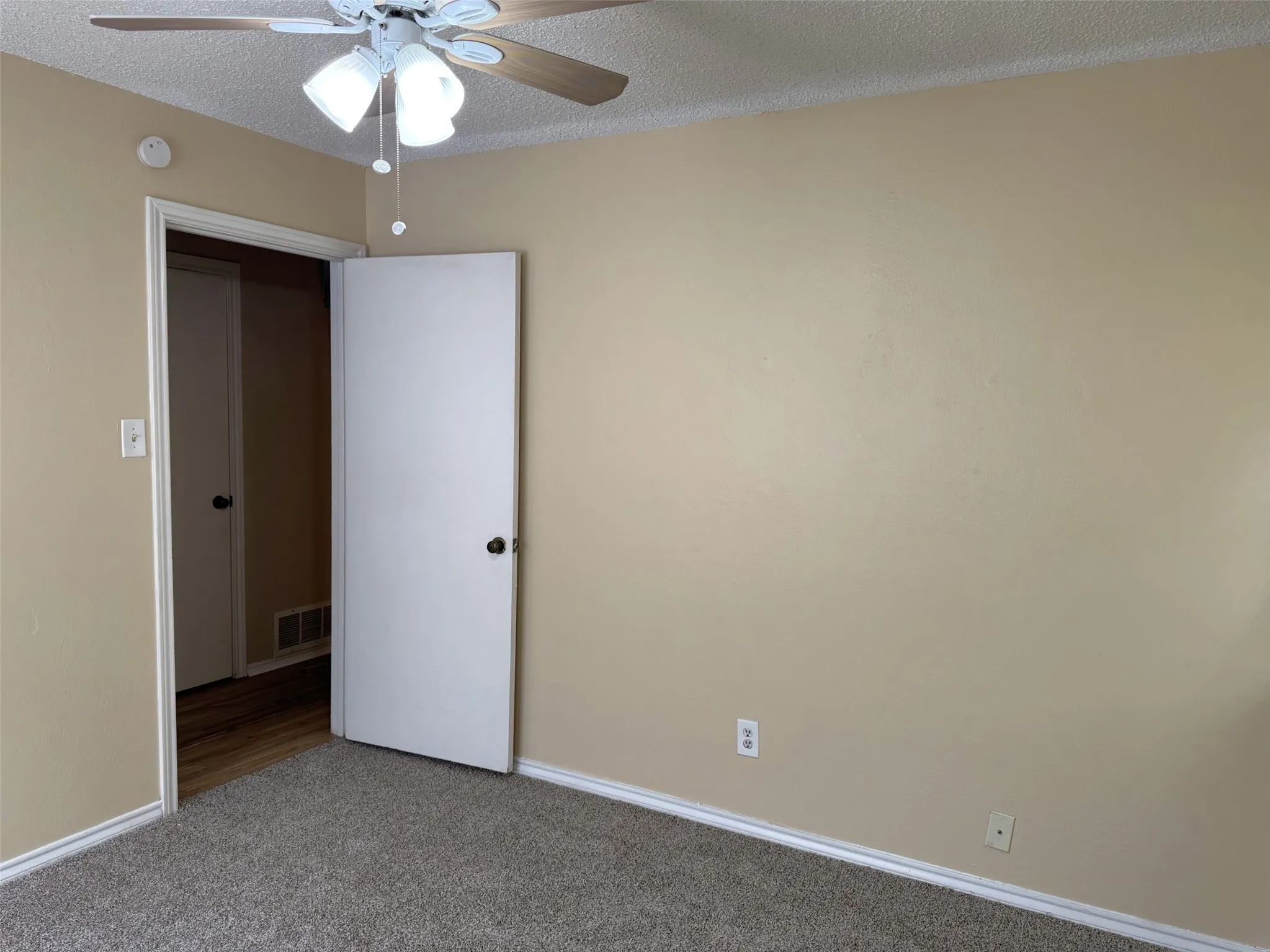 Single Family Residence For Rent in Denton County , 1706 Wisteria Street, Denton, Texas 76205, 3 Bedroom, 2 Bathroom, 2 Garage spaces, 1,493 Sqft, built in 1983, mls#21331760, Real Estate Agent in Denton, Homes For Rent in Denton county, Homes For Rent in Denton, Realtor in Denton Texas, Real Estate Brokerage Independent Realty Texas, Luminita Cordes Realtor