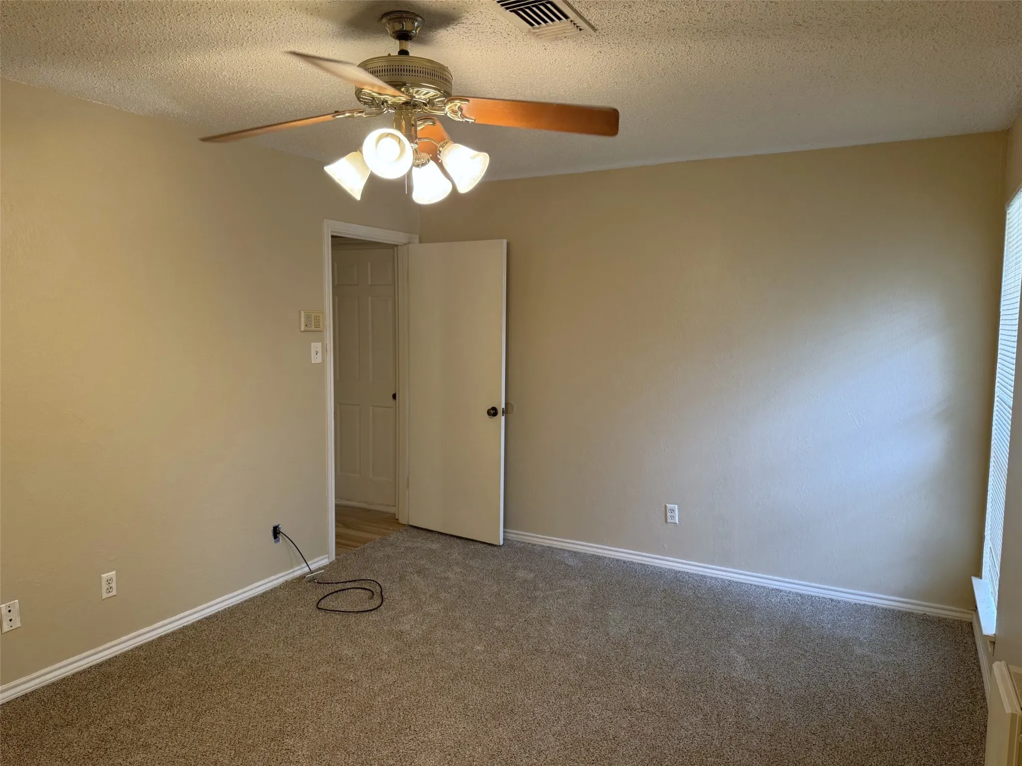 Single Family Residence For Rent in Denton County , 1706 Wisteria Street, Denton, Texas 76205, 3 Bedroom, 2 Bathroom, 2 Garage spaces, 1,493 Sqft, built in 1983, mls#21331760, Real Estate Agent in Denton, Homes For Rent in Denton county, Homes For Rent in Denton, Realtor in Denton Texas, Real Estate Brokerage Independent Realty Texas, Luminita Cordes Realtor