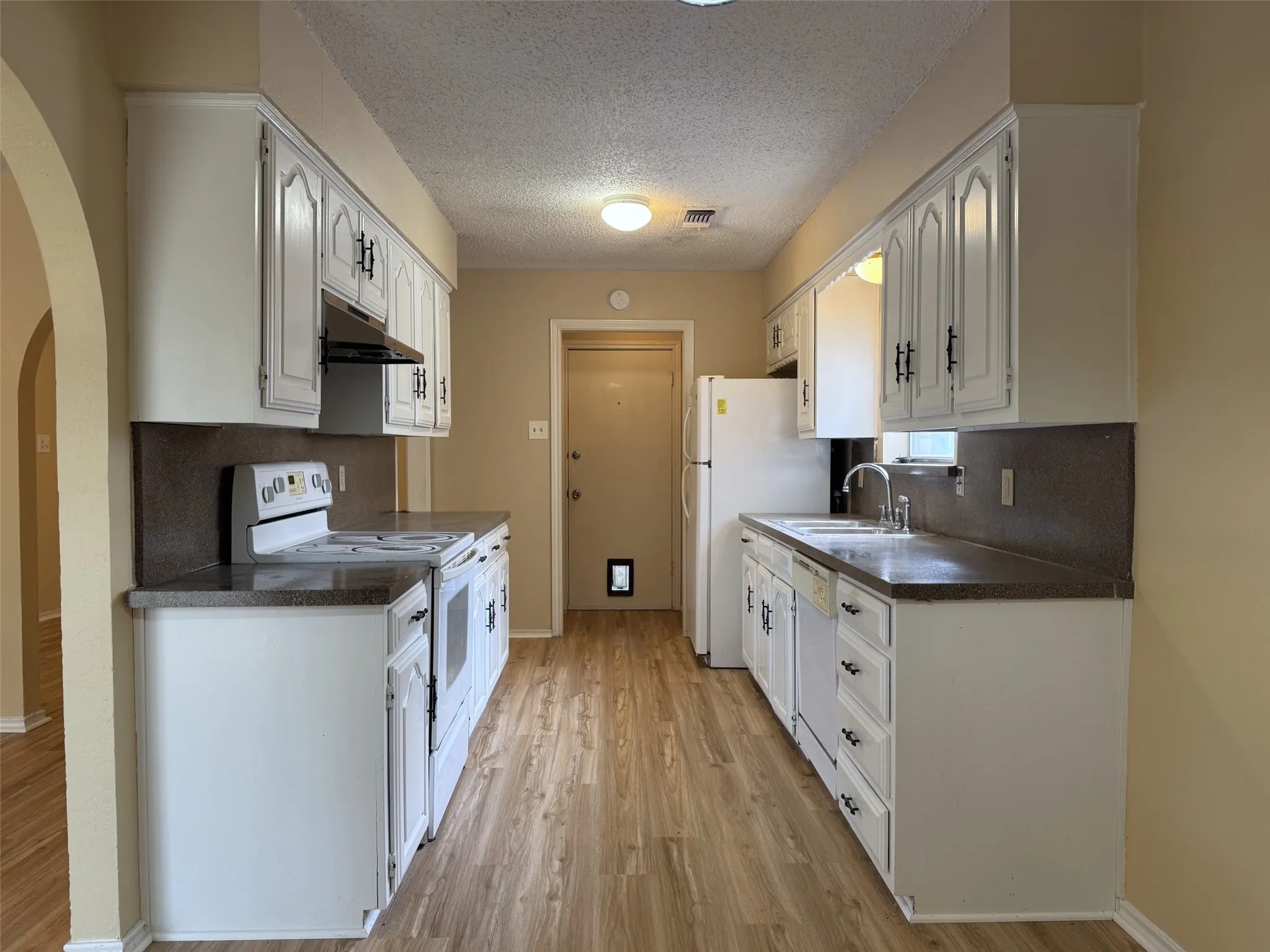 Single Family Residence For Rent in Denton County , 1706 Wisteria Street, Denton, Texas 76205, 3 Bedroom, 2 Bathroom, 2 Garage spaces, 1,493 Sqft, built in 1983, mls#21331760, Real Estate Agent in Denton, Homes For Rent in Denton county, Homes For Rent in Denton, Realtor in Denton Texas, Real Estate Brokerage Independent Realty Texas, Luminita Cordes Realtor