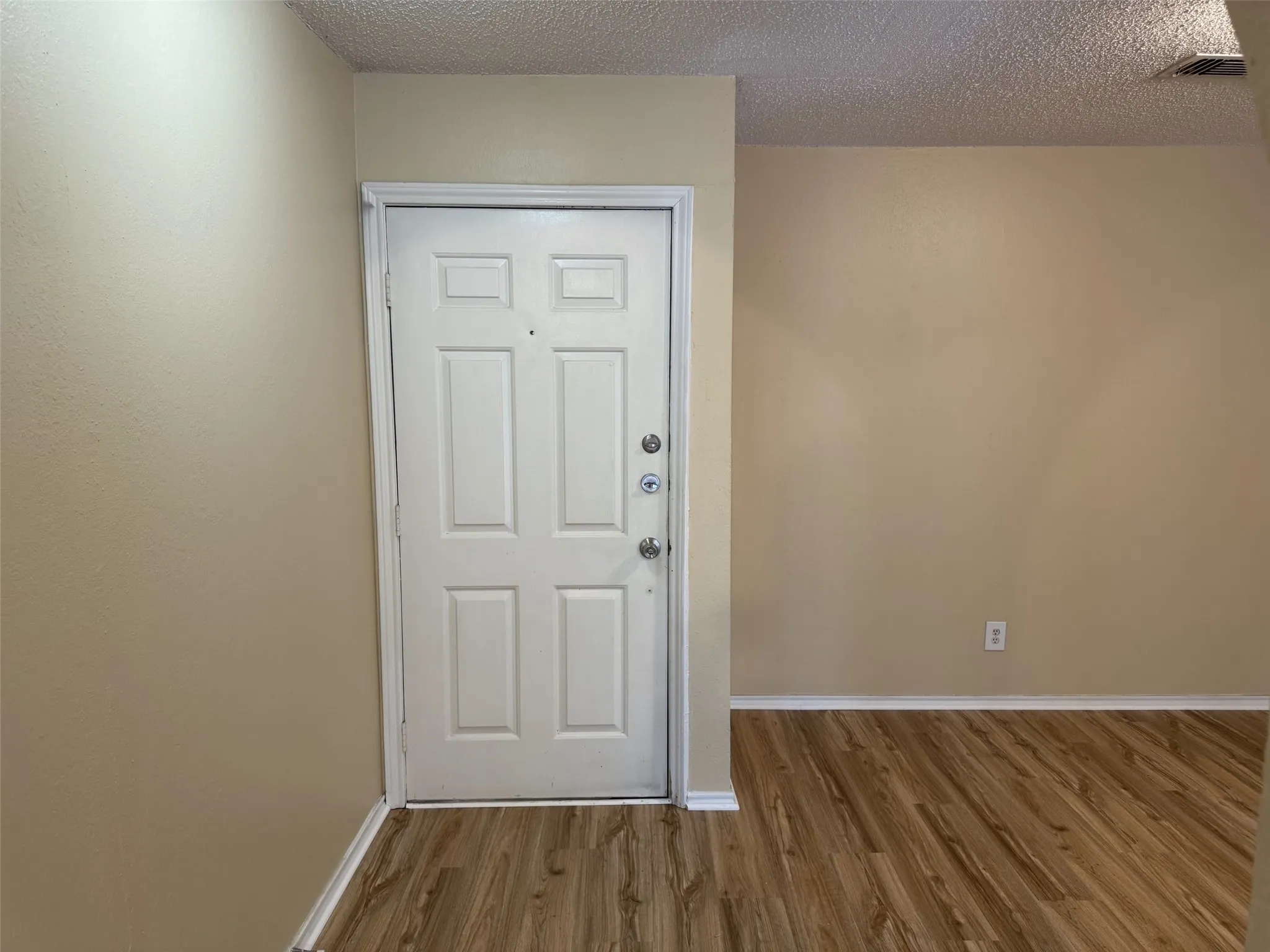Single Family Residence For Rent in Denton County , 1706 Wisteria Street, Denton, Texas 76205, 3 Bedroom, 2 Bathroom, 2 Garage spaces, 1,493 Sqft, built in 1983, mls#21331760, Real Estate Agent in Denton, Homes For Rent in Denton county, Homes For Rent in Denton, Realtor in Denton Texas, Real Estate Brokerage Independent Realty Texas, Luminita Cordes Realtor
