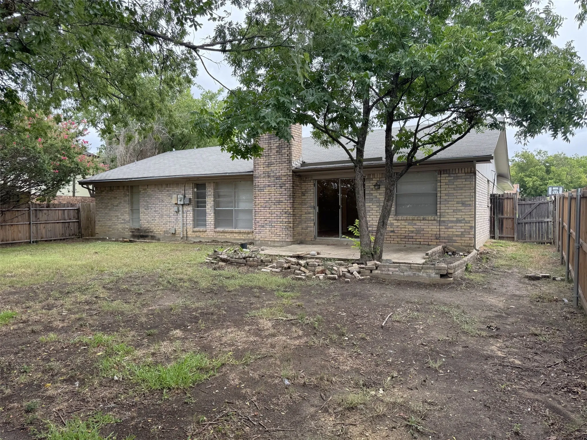 Single Family Residence For Rent in Denton County , 1706 Wisteria Street, Denton, Texas 76205, 3 Bedroom, 2 Bathroom, 2 Garage spaces, 1,493 Sqft, built in 1983, mls#21331760, Real Estate Agent in Denton, Homes For Rent in Denton county, Homes For Rent in Denton, Realtor in Denton Texas, Real Estate Brokerage Independent Realty Texas, Luminita Cordes Realtor