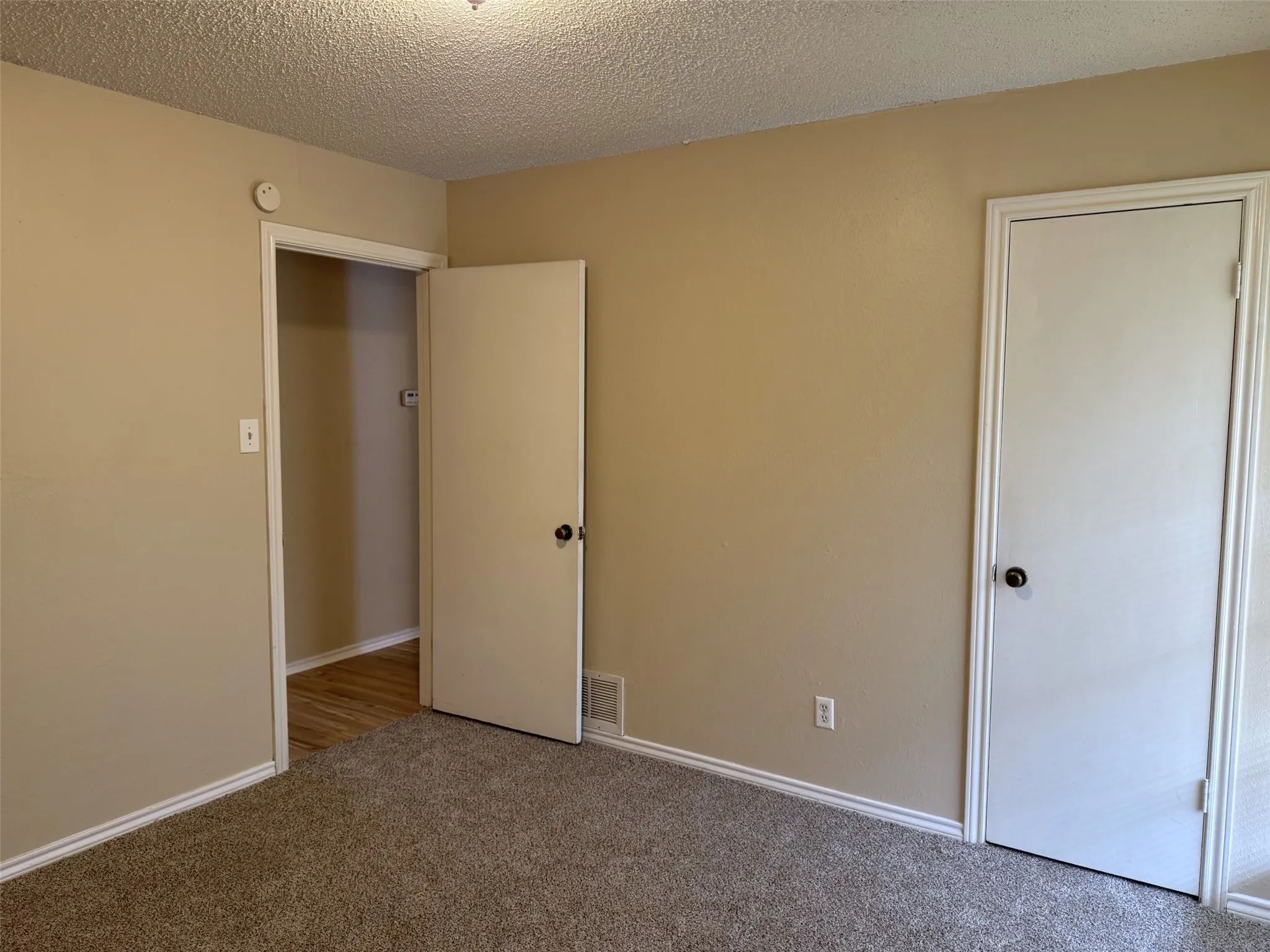 Single Family Residence For Rent in Denton County , 1706 Wisteria Street, Denton, Texas 76205, 3 Bedroom, 2 Bathroom, 2 Garage spaces, 1,493 Sqft, built in 1983, mls#21331760, Real Estate Agent in Denton, Homes For Rent in Denton county, Homes For Rent in Denton, Realtor in Denton Texas, Real Estate Brokerage Independent Realty Texas, Luminita Cordes Realtor