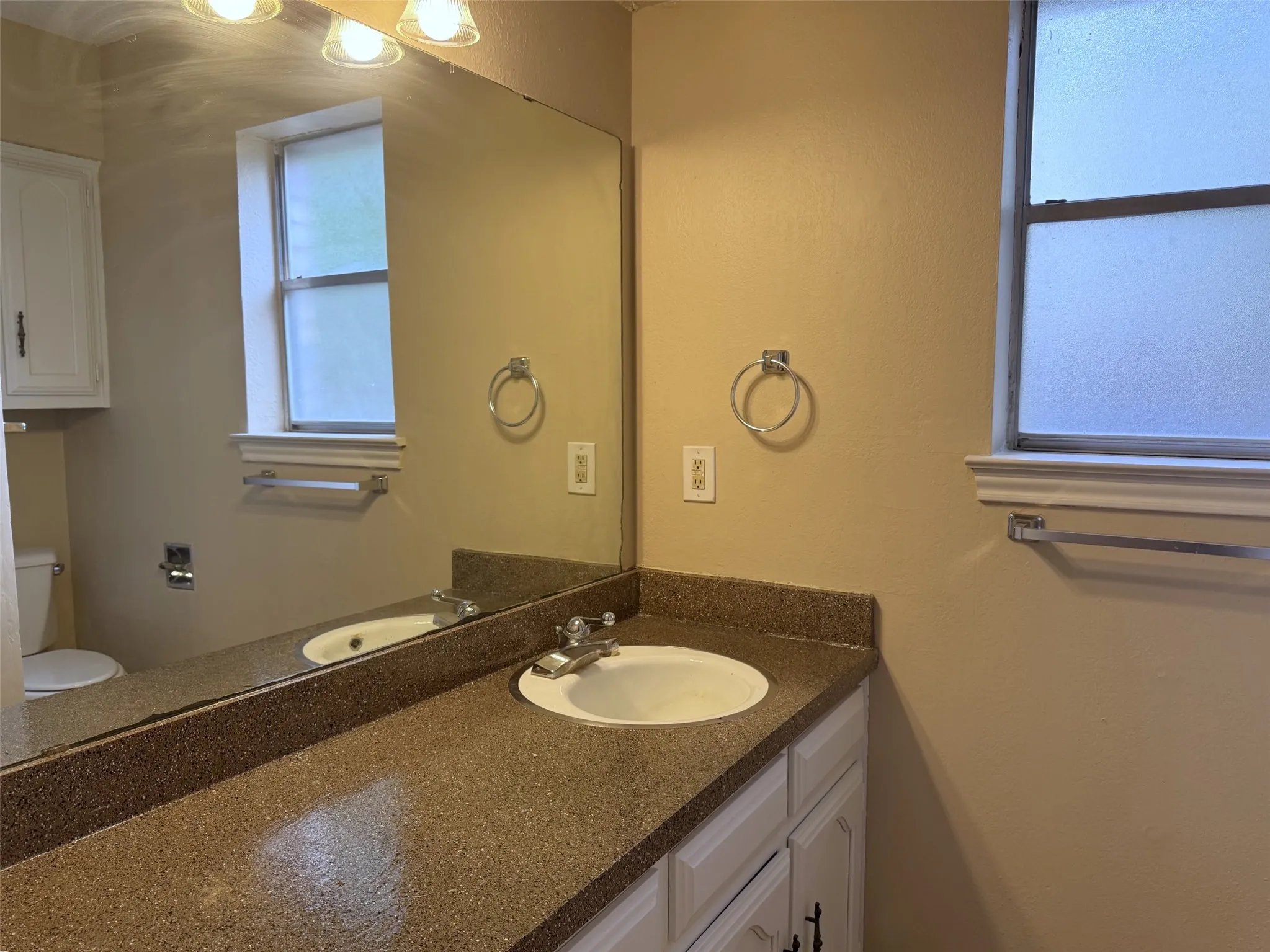 Single Family Residence For Rent in Denton County , 1706 Wisteria Street, Denton, Texas 76205, 3 Bedroom, 2 Bathroom, 2 Garage spaces, 1,493 Sqft, built in 1983, mls#21331760, Real Estate Agent in Denton, Homes For Rent in Denton county, Homes For Rent in Denton, Realtor in Denton Texas, Real Estate Brokerage Independent Realty Texas, Luminita Cordes Realtor
