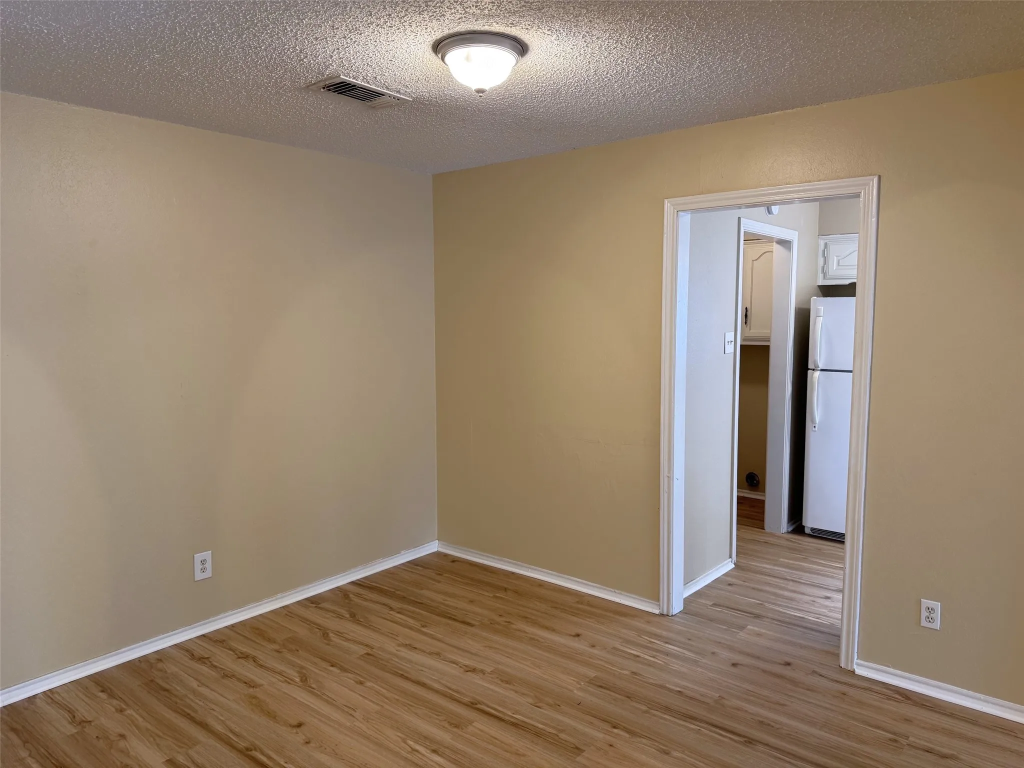 Single Family Residence For Rent in Denton County , 1706 Wisteria Street, Denton, Texas 76205, 3 Bedroom, 2 Bathroom, 2 Garage spaces, 1,493 Sqft, built in 1983, mls#21331760, Real Estate Agent in Denton, Homes For Rent in Denton county, Homes For Rent in Denton, Realtor in Denton Texas, Real Estate Brokerage Independent Realty Texas, Luminita Cordes Realtor