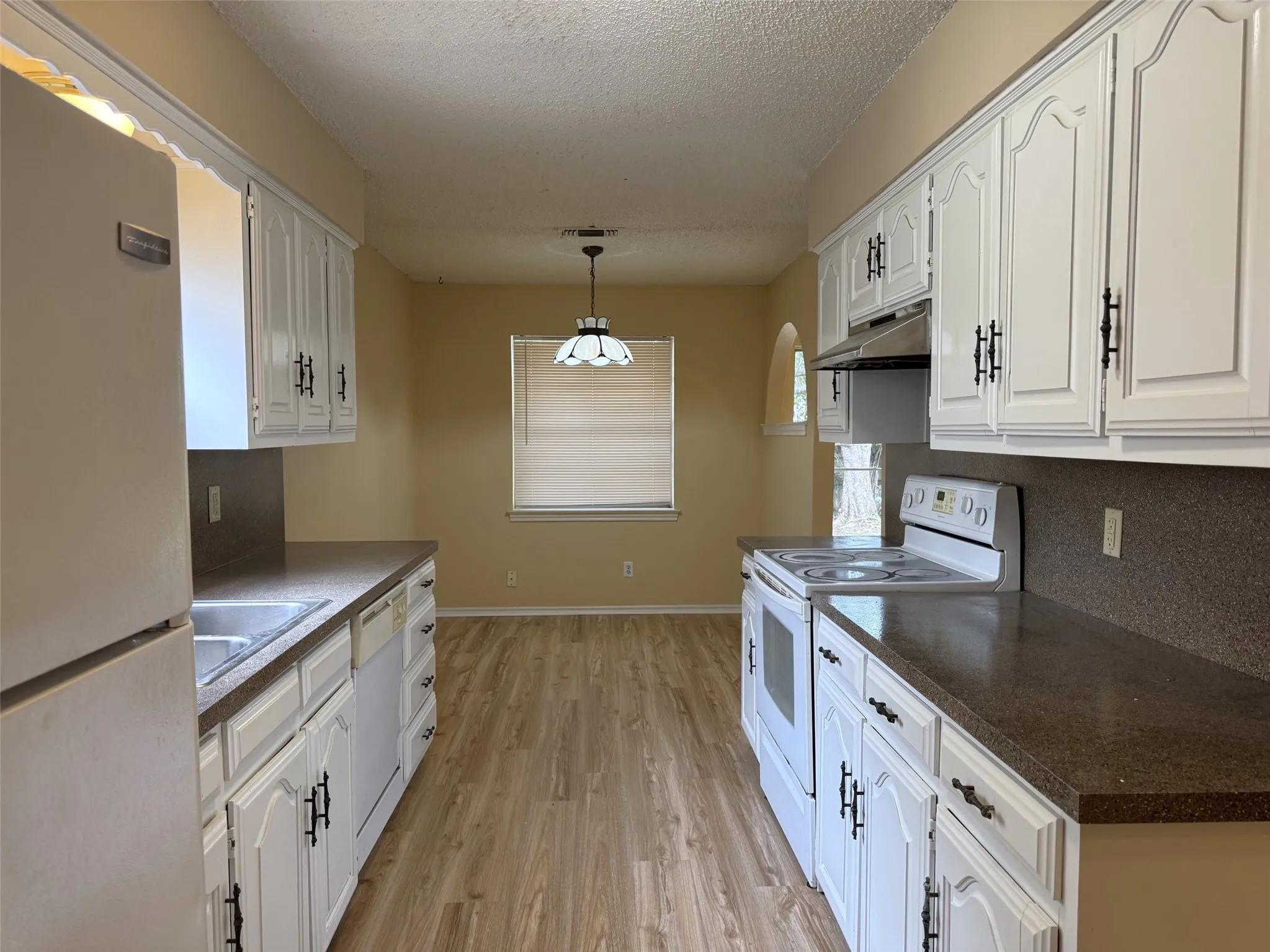 Single Family Residence For Rent in Denton County , 1706 Wisteria Street, Denton, Texas 76205, 3 Bedroom, 2 Bathroom, 2 Garage spaces, 1,493 Sqft, built in 1983, mls#21331760, Real Estate Agent in Denton, Homes For Rent in Denton county, Homes For Rent in Denton, Realtor in Denton Texas, Real Estate Brokerage Independent Realty Texas, Luminita Cordes Realtor