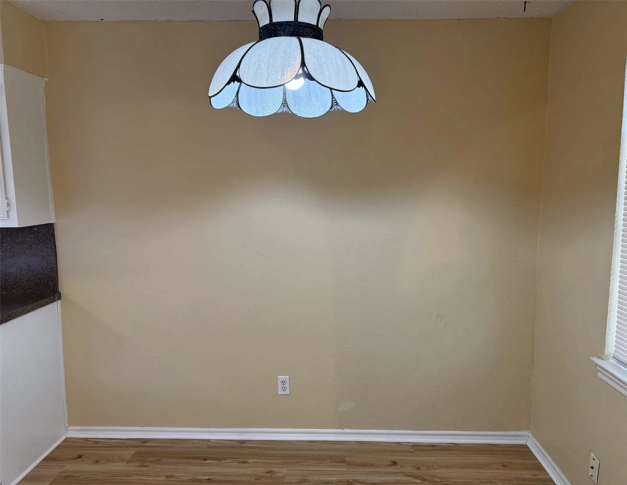 Single Family Residence For Rent in Denton County , 1706 Wisteria Street, Denton, Texas 76205, 3 Bedroom, 2 Bathroom, 2 Garage spaces, 1,493 Sqft, built in 1983, mls#21331760, Real Estate Agent in Denton, Homes For Rent in Denton county, Homes For Rent in Denton, Realtor in Denton Texas, Real Estate Brokerage Independent Realty Texas, Luminita Cordes Realtor