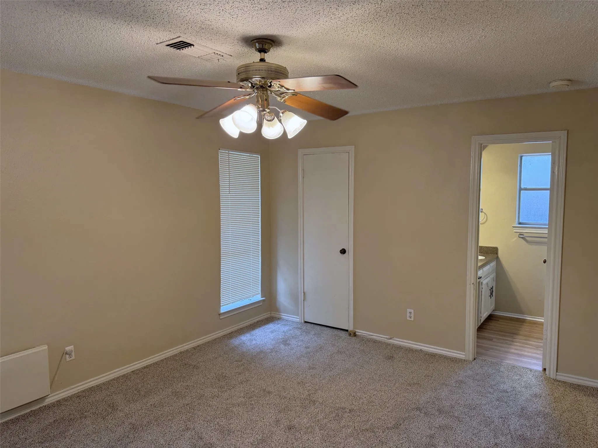 Single Family Residence For Rent in Denton County , 1706 Wisteria Street, Denton, Texas 76205, 3 Bedroom, 2 Bathroom, 2 Garage spaces, 1,493 Sqft, built in 1983, mls#21331760, Real Estate Agent in Denton, Homes For Rent in Denton county, Homes For Rent in Denton, Realtor in Denton Texas, Real Estate Brokerage Independent Realty Texas, Luminita Cordes Realtor