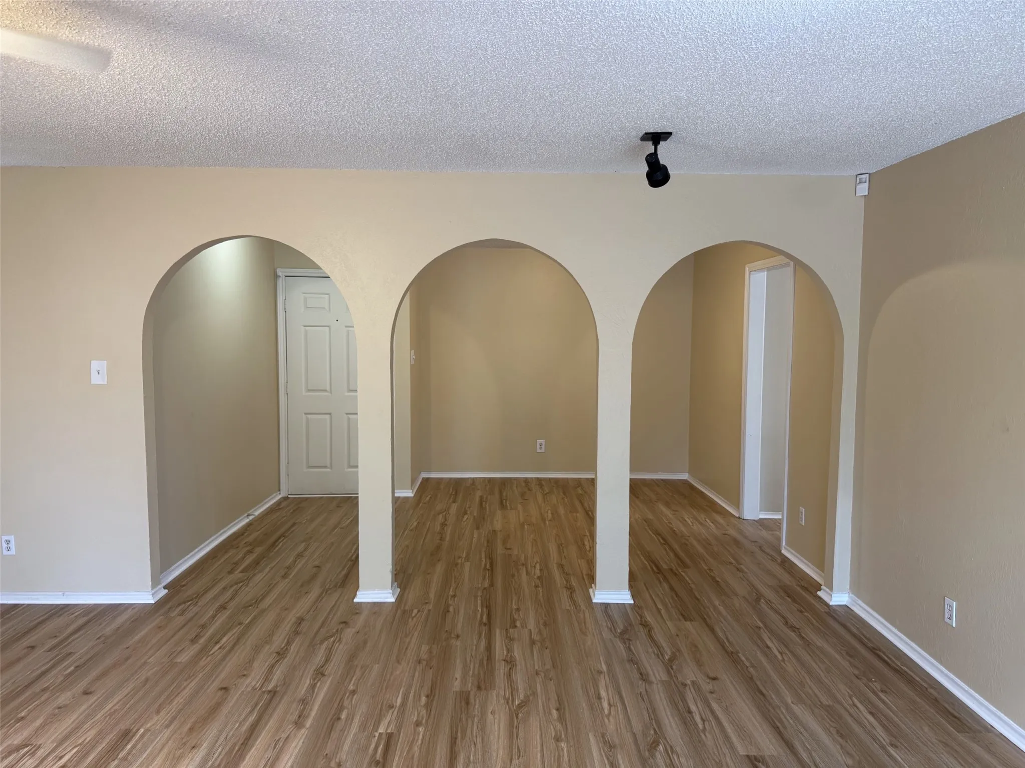 Single Family Residence For Rent in Denton County , 1706 Wisteria Street, Denton, Texas 76205, 3 Bedroom, 2 Bathroom, 2 Garage spaces, 1,493 Sqft, built in 1983, mls#21331760, Real Estate Agent in Denton, Homes For Rent in Denton county, Homes For Rent in Denton, Realtor in Denton Texas, Real Estate Brokerage Independent Realty Texas, Luminita Cordes Realtor