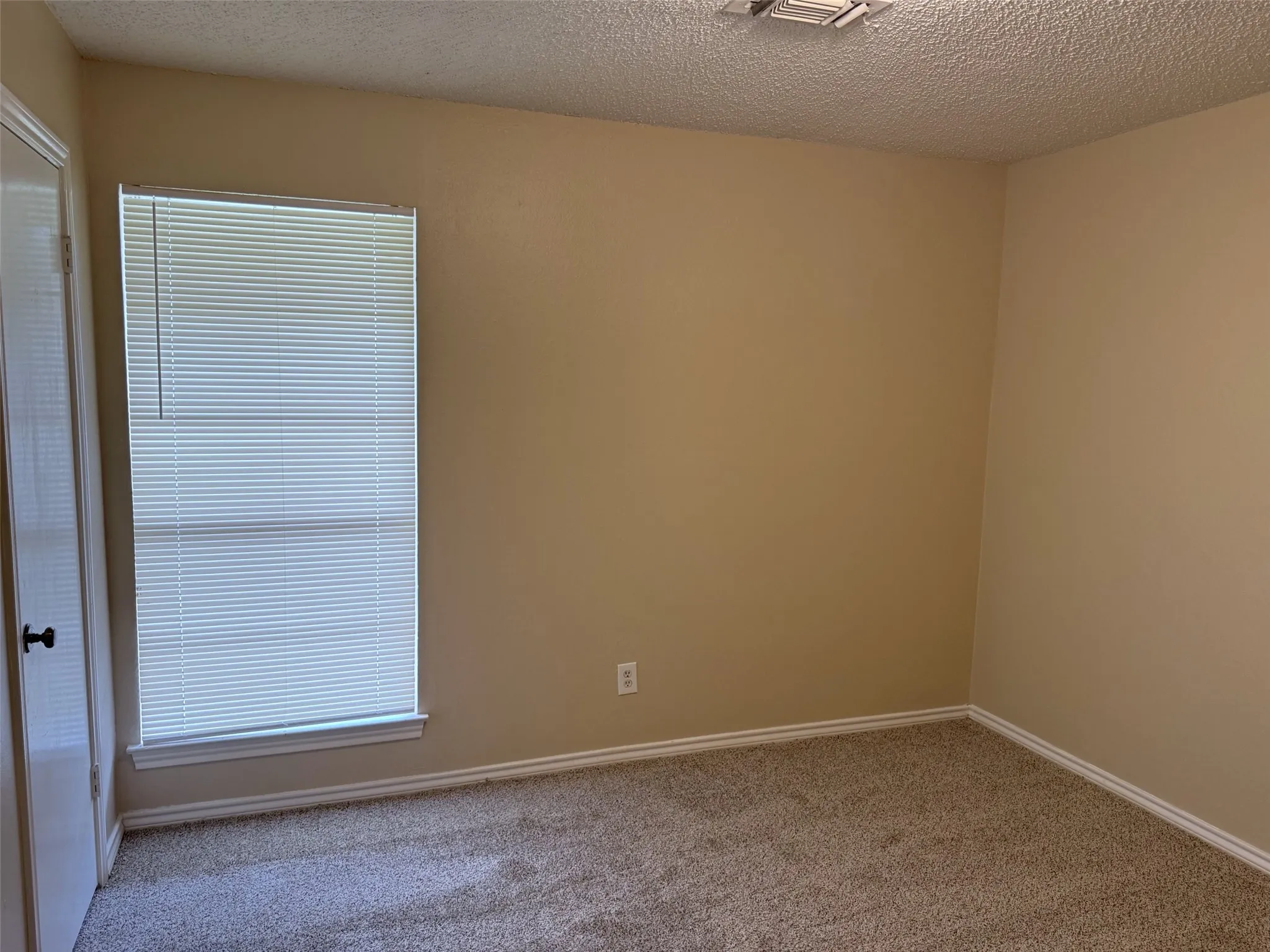 Single Family Residence For Rent in Denton County , 1706 Wisteria Street, Denton, Texas 76205, 3 Bedroom, 2 Bathroom, 2 Garage spaces, 1,493 Sqft, built in 1983, mls#21331760, Real Estate Agent in Denton, Homes For Rent in Denton county, Homes For Rent in Denton, Realtor in Denton Texas, Real Estate Brokerage Independent Realty Texas, Luminita Cordes Realtor