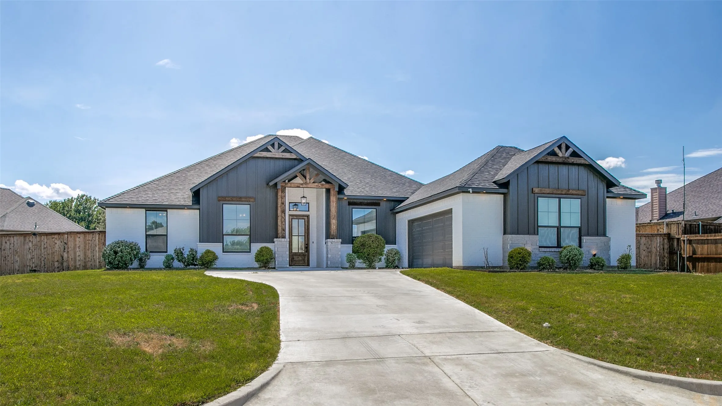 Single Family Residence For Sale in Johnson County , 104 Bent Creek Court, Cleburne, Texas 76033, 4 Bedroom, 3 Bathroom, 2 Garage spaces, 2,367 Sqft, built in 2023, mls#21317371, Real Estate Agent in Cleburne, Homes For Sale in Johnson county, Homes For Sale in Cleburne, Realtor in Cleburne Texas, Real Estate Brokerage Independent Realty Texas, Luminita Cordes Realtor
