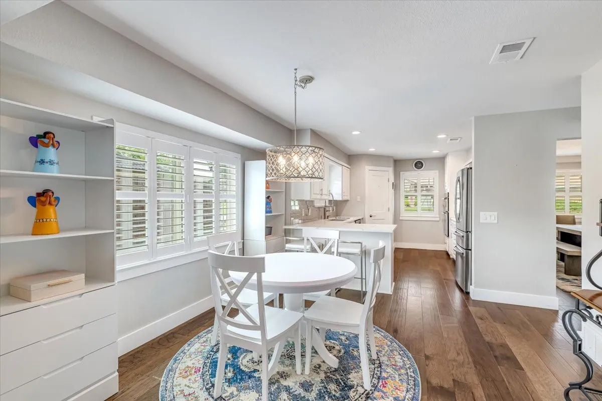 Single Family Residence For Sale in Denton County , 27 Crestwood Drive, Trophy Club, Texas 76262, 4 Bedroom, 3 Bathroom, 2 Garage spaces, 2,792 Sqft, built in 1982, mls#21331789, Real Estate Agent in Trophy Club, Homes For Sale in Denton county, Homes For Sale in Trophy Club, Realtor in Trophy Club Texas, Real Estate Brokerage Independent Realty Texas, Luminita Cordes Realtor