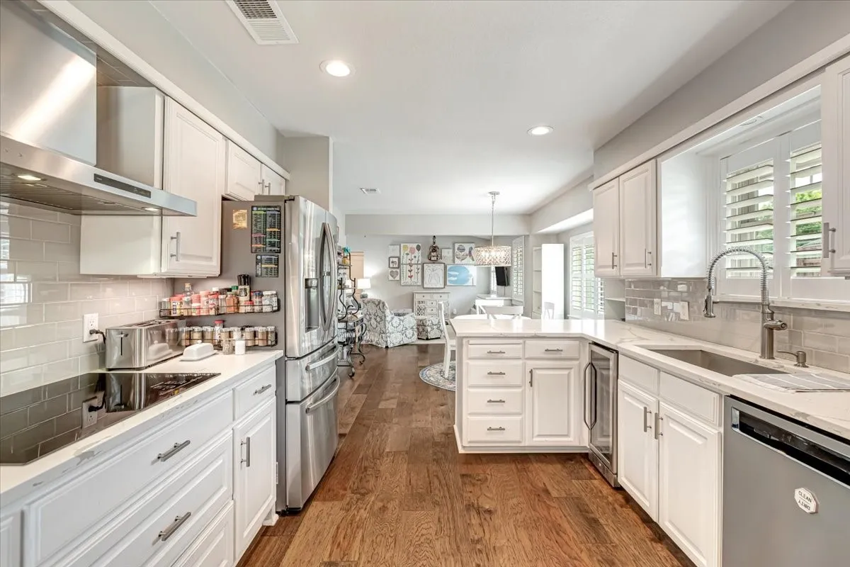 Single Family Residence For Sale in Denton County , 27 Crestwood Drive, Trophy Club, Texas 76262, 4 Bedroom, 3 Bathroom, 2 Garage spaces, 2,792 Sqft, built in 1982, mls#21331789, Real Estate Agent in Trophy Club, Homes For Sale in Denton county, Homes For Sale in Trophy Club, Realtor in Trophy Club Texas, Real Estate Brokerage Independent Realty Texas, Luminita Cordes Realtor