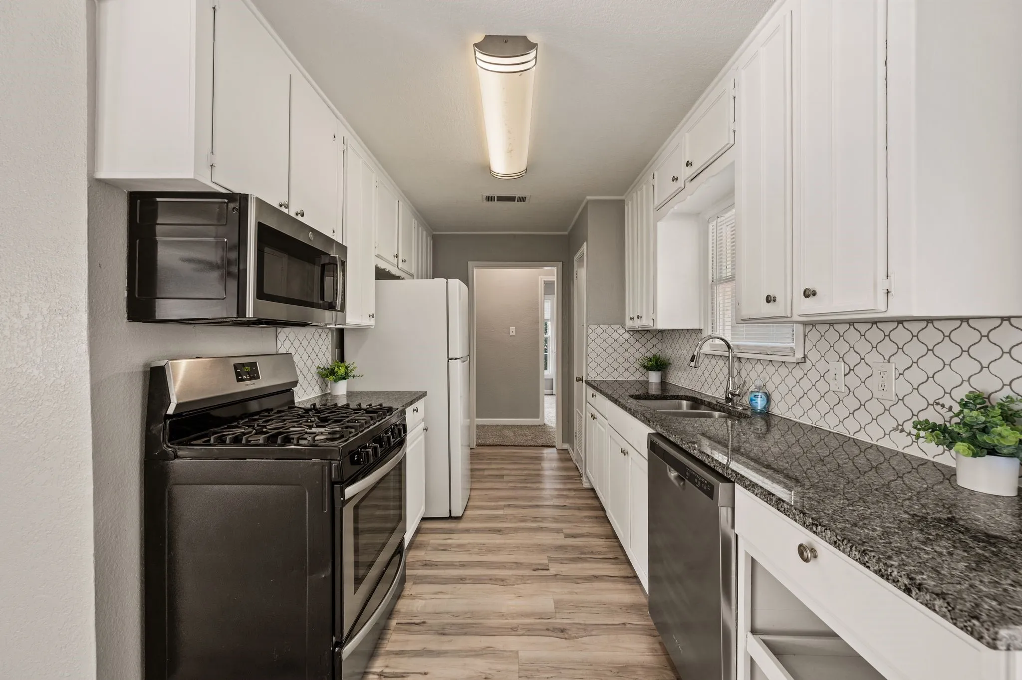 Single Family Residence For Sale in Tarrant County , 3501 Eastridge Drive, Haltom City, Texas 76117, 3 Bedroom, 2 Bathroom, Garage spaces, 1,210 Sqft, built in 1958, mls#21330572, Real Estate Agent in Haltom City, Homes For Sale in Tarrant county, Homes For Sale in Haltom City, Realtor in Haltom City Texas, Real Estate Brokerage Independent Realty Texas, Luminita Cordes Realtor