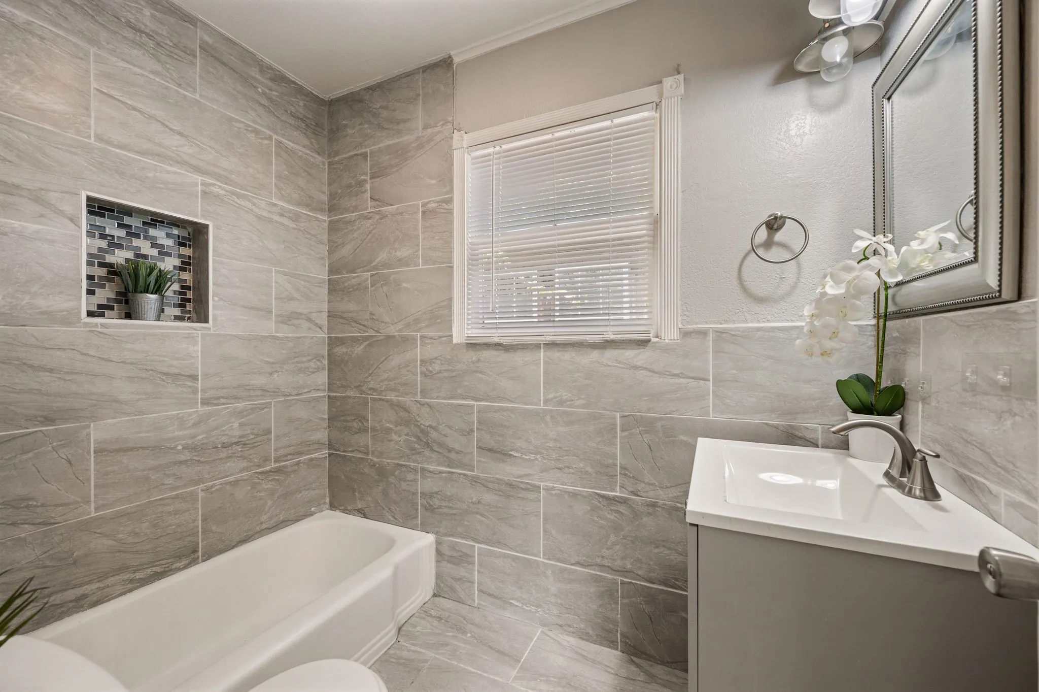 Single Family Residence For Sale in Tarrant County , 3501 Eastridge Drive, Haltom City, Texas 76117, 3 Bedroom, 2 Bathroom, Garage spaces, 1,210 Sqft, built in 1958, mls#21330572, Real Estate Agent in Haltom City, Homes For Sale in Tarrant county, Homes For Sale in Haltom City, Realtor in Haltom City Texas, Real Estate Brokerage Independent Realty Texas, Luminita Cordes Realtor