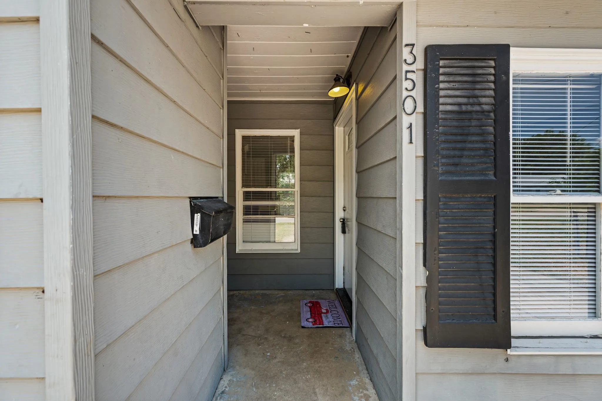 Single Family Residence For Sale in Tarrant County , 3501 Eastridge Drive, Haltom City, Texas 76117, 3 Bedroom, 2 Bathroom, Garage spaces, 1,210 Sqft, built in 1958, mls#21330572, Real Estate Agent in Haltom City, Homes For Sale in Tarrant county, Homes For Sale in Haltom City, Realtor in Haltom City Texas, Real Estate Brokerage Independent Realty Texas, Luminita Cordes Realtor