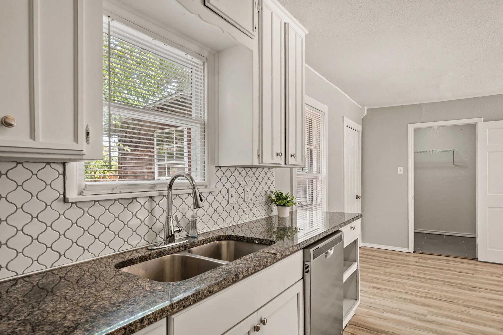 Single Family Residence For Sale in Tarrant County , 3501 Eastridge Drive, Haltom City, Texas 76117, 3 Bedroom, 2 Bathroom, Garage spaces, 1,210 Sqft, built in 1958, mls#21330572, Real Estate Agent in Haltom City, Homes For Sale in Tarrant county, Homes For Sale in Haltom City, Realtor in Haltom City Texas, Real Estate Brokerage Independent Realty Texas, Luminita Cordes Realtor