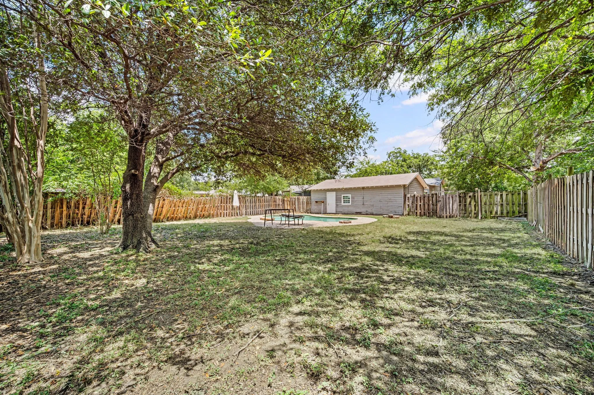 Single Family Residence For Sale in Tarrant County , 3501 Eastridge Drive, Haltom City, Texas 76117, 3 Bedroom, 2 Bathroom, Garage spaces, 1,210 Sqft, built in 1958, mls#21330572, Real Estate Agent in Haltom City, Homes For Sale in Tarrant county, Homes For Sale in Haltom City, Realtor in Haltom City Texas, Real Estate Brokerage Independent Realty Texas, Luminita Cordes Realtor