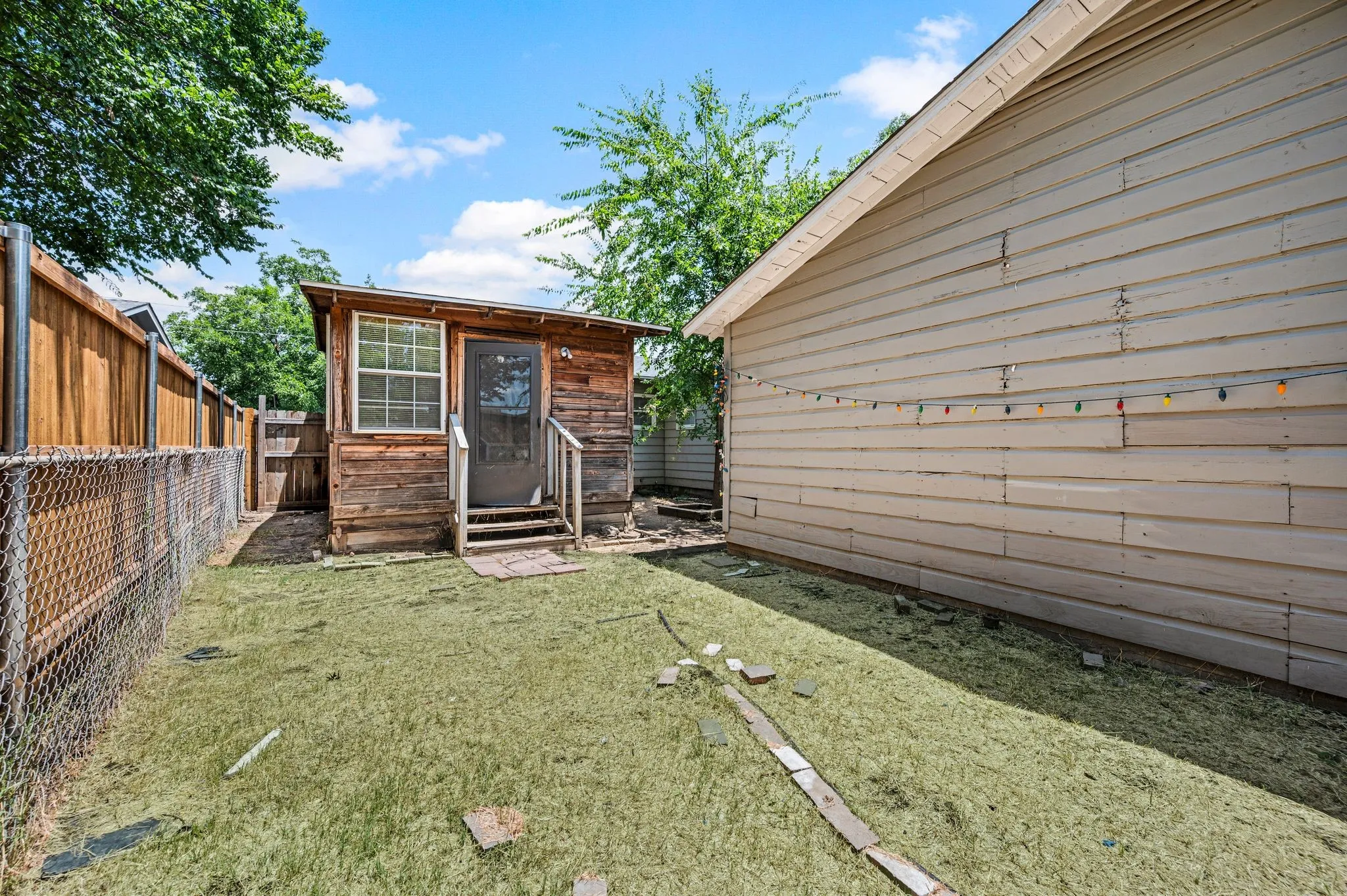 Single Family Residence For Sale in Tarrant County , 3501 Eastridge Drive, Haltom City, Texas 76117, 3 Bedroom, 2 Bathroom, Garage spaces, 1,210 Sqft, built in 1958, mls#21330572, Real Estate Agent in Haltom City, Homes For Sale in Tarrant county, Homes For Sale in Haltom City, Realtor in Haltom City Texas, Real Estate Brokerage Independent Realty Texas, Luminita Cordes Realtor