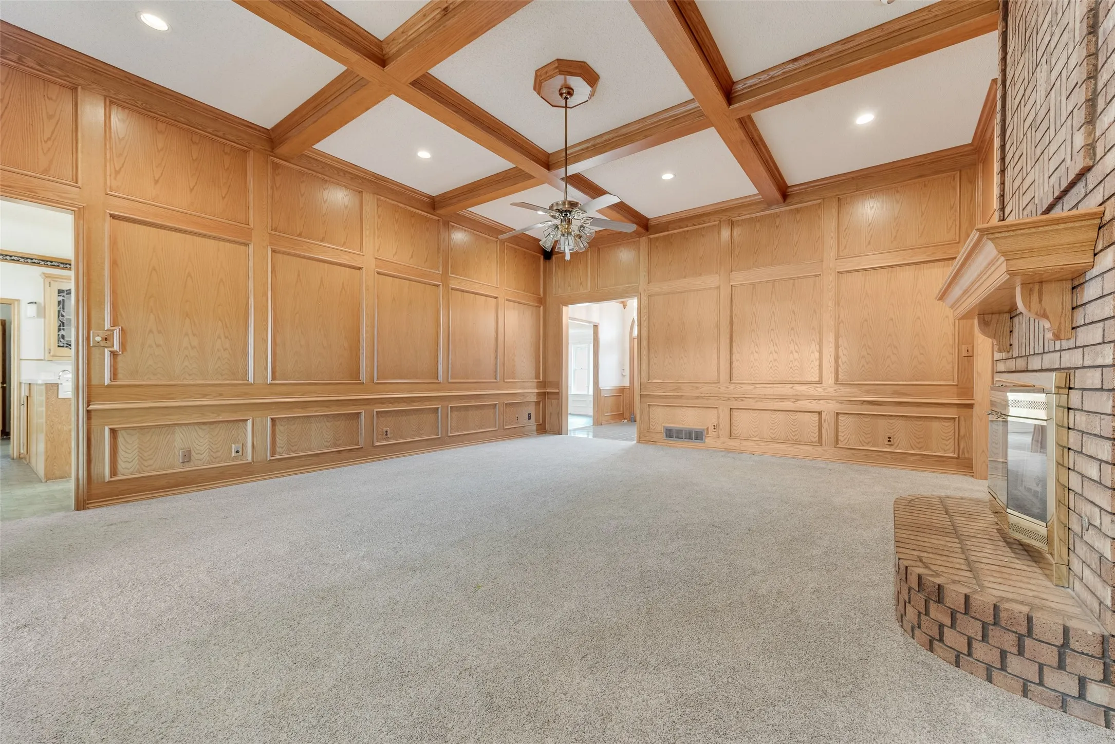 Farm For Sale in Ellis County , 235 Taylor Road, Waxahachie, Texas 75165, 3 Bedroom, 4 Bathroom, 3 Garage spaces, 3,771 Sqft, built in 1987, mls#21331111, Real Estate Agent in Waxahachie, Homes For Sale in Ellis county, Homes For Sale in Waxahachie, Realtor in Waxahachie Texas, Real Estate Brokerage Independent Realty Texas, Luminita Cordes Realtor