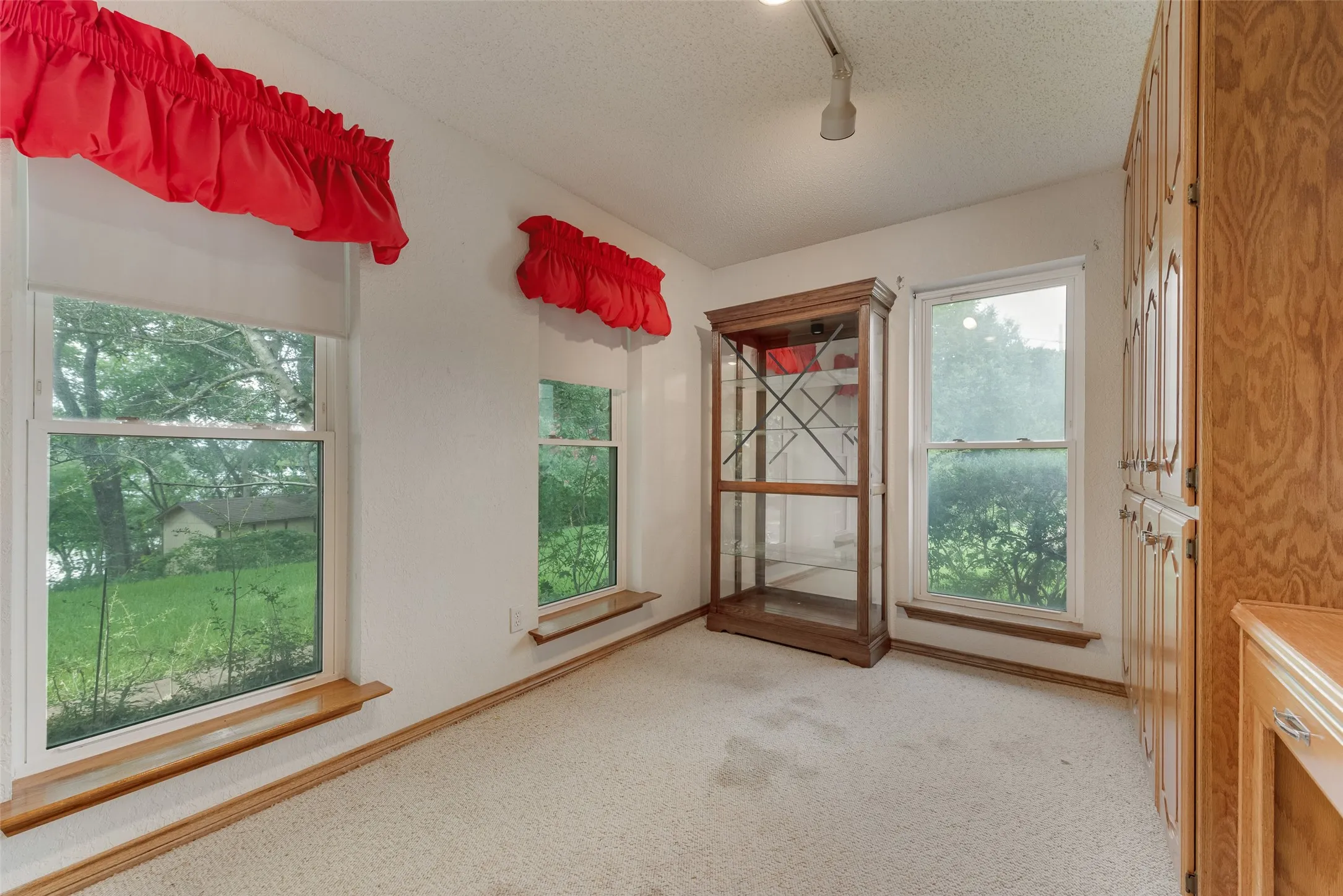 Farm For Sale in Ellis County , 235 Taylor Road, Waxahachie, Texas 75165, 3 Bedroom, 4 Bathroom, 3 Garage spaces, 3,771 Sqft, built in 1987, mls#21331111, Real Estate Agent in Waxahachie, Homes For Sale in Ellis county, Homes For Sale in Waxahachie, Realtor in Waxahachie Texas, Real Estate Brokerage Independent Realty Texas, Luminita Cordes Realtor