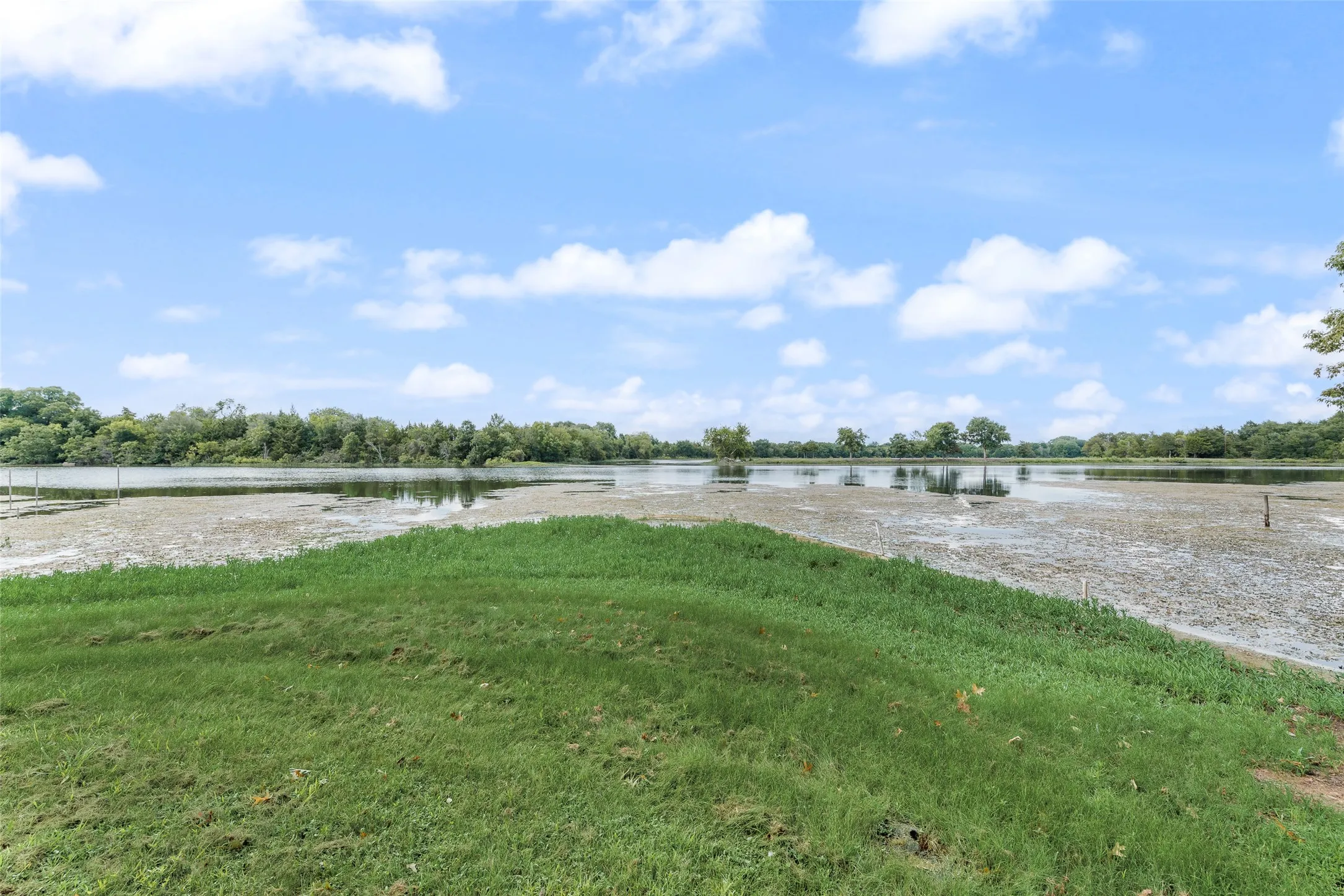 Farm For Sale in Ellis County , 235 Taylor Road, Waxahachie, Texas 75165, 3 Bedroom, 4 Bathroom, 3 Garage spaces, 3,771 Sqft, built in 1987, mls#21331111, Real Estate Agent in Waxahachie, Homes For Sale in Ellis county, Homes For Sale in Waxahachie, Realtor in Waxahachie Texas, Real Estate Brokerage Independent Realty Texas, Luminita Cordes Realtor