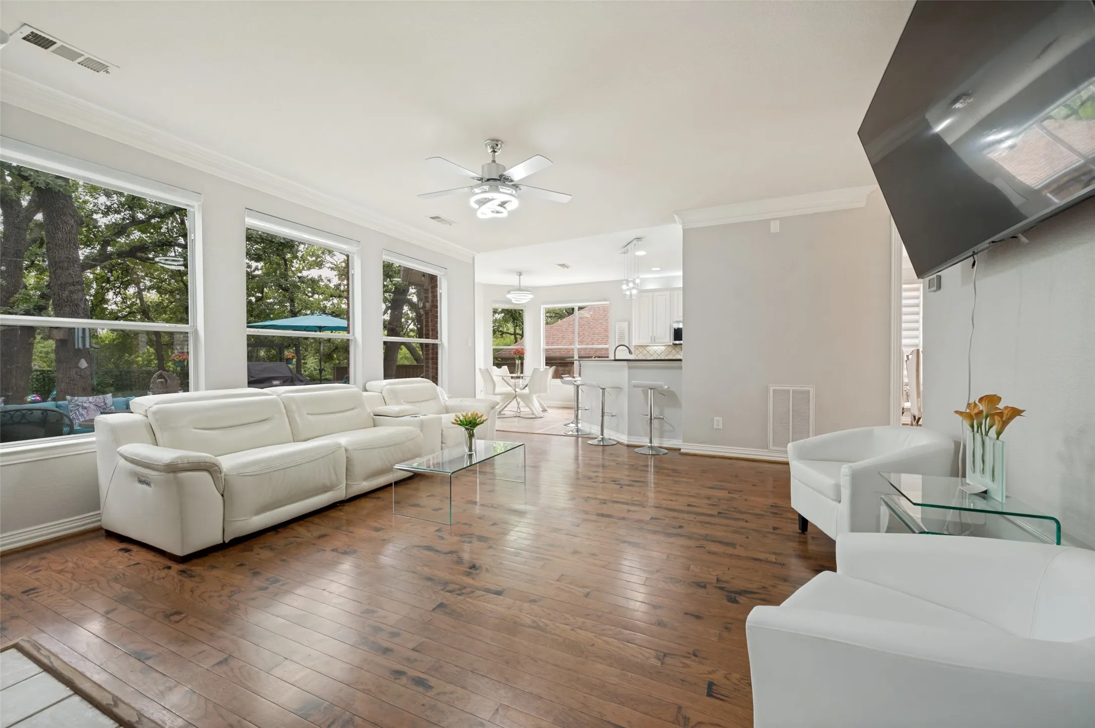 Single Family Residence For Sale in Denton County , 117 Red Bluff Drive, Hickory Creek, Texas 75065, 5 Bedroom, 3 Bathroom, 2 Garage spaces, 2,859 Sqft, built in 2000, mls#21322133, Real Estate Agent in Hickory Creek, Homes For Sale in Denton county, Homes For Sale in Hickory Creek, Realtor in Hickory Creek Texas, Real Estate Brokerage Independent Realty Texas, Luminita Cordes Realtor