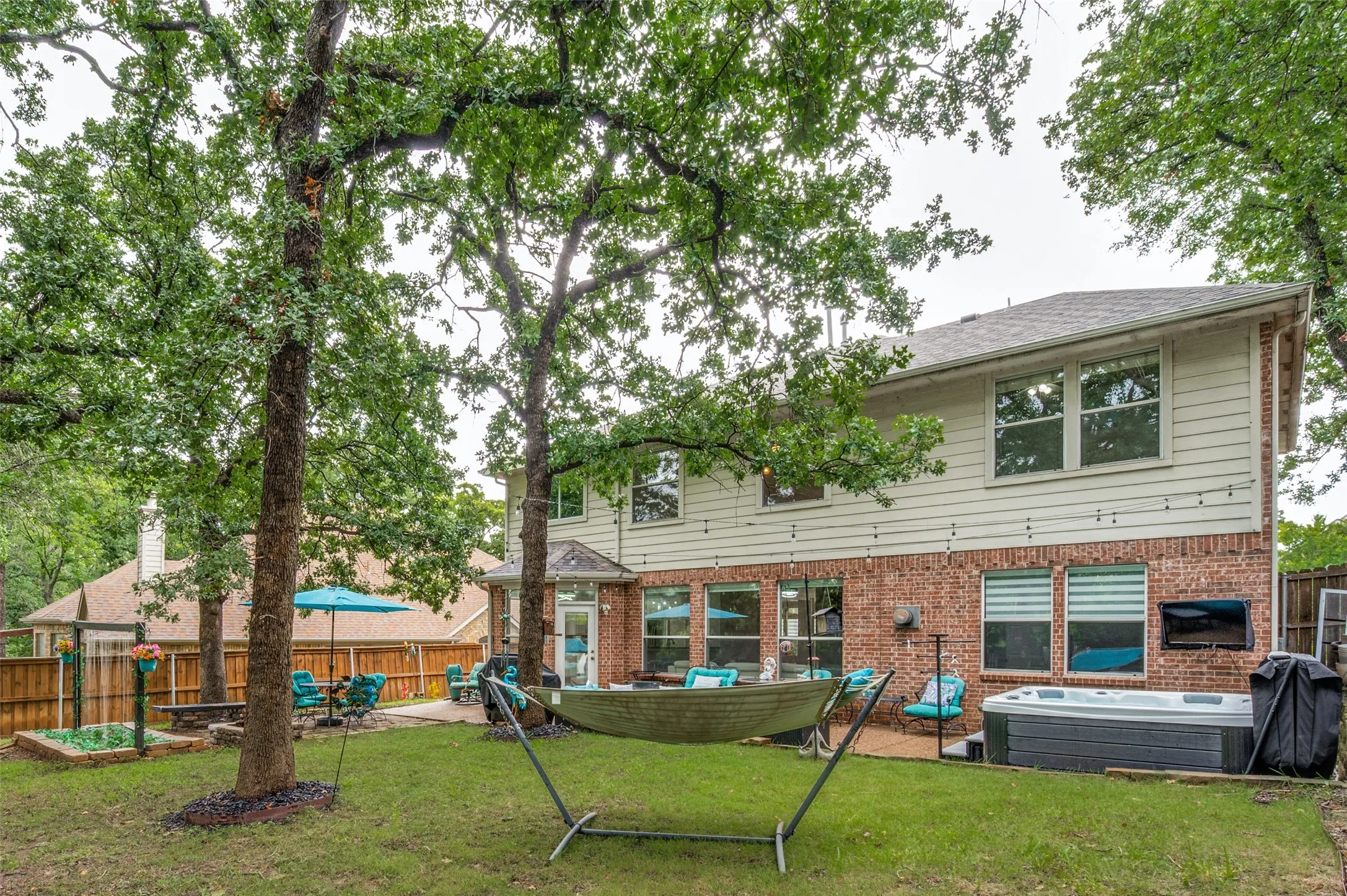Single Family Residence For Sale in Denton County , 117 Red Bluff Drive, Hickory Creek, Texas 75065, 5 Bedroom, 3 Bathroom, 2 Garage spaces, 2,859 Sqft, built in 2000, mls#21322133, Real Estate Agent in Hickory Creek, Homes For Sale in Denton county, Homes For Sale in Hickory Creek, Realtor in Hickory Creek Texas, Real Estate Brokerage Independent Realty Texas, Luminita Cordes Realtor