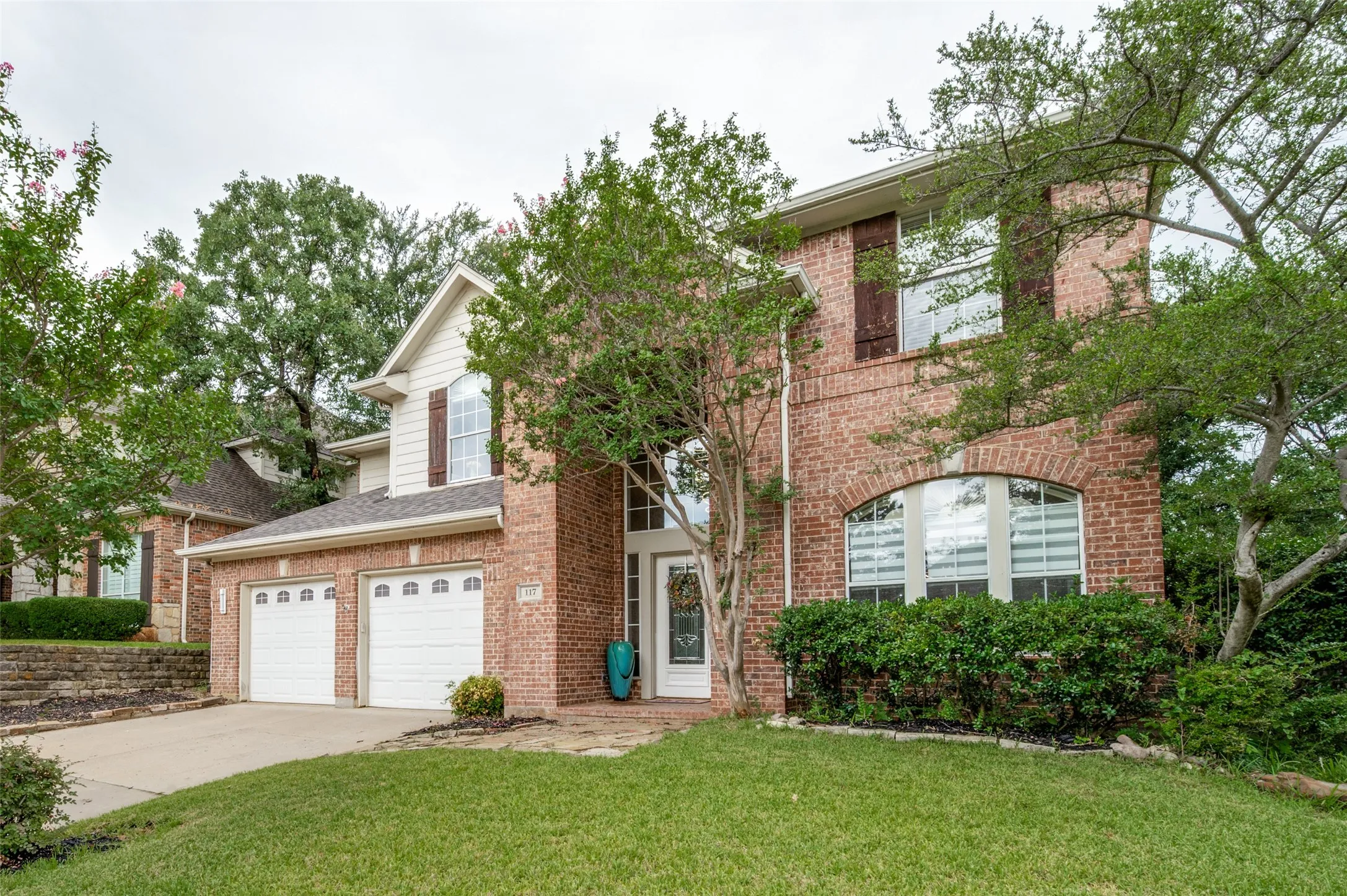 Single Family Residence For Sale in Denton County , 117 Red Bluff Drive, Hickory Creek, Texas 75065, 5 Bedroom, 3 Bathroom, 2 Garage spaces, 2,859 Sqft, built in 2000, mls#21322133, Real Estate Agent in Hickory Creek, Homes For Sale in Denton county, Homes For Sale in Hickory Creek, Realtor in Hickory Creek Texas, Real Estate Brokerage Independent Realty Texas, Luminita Cordes Realtor