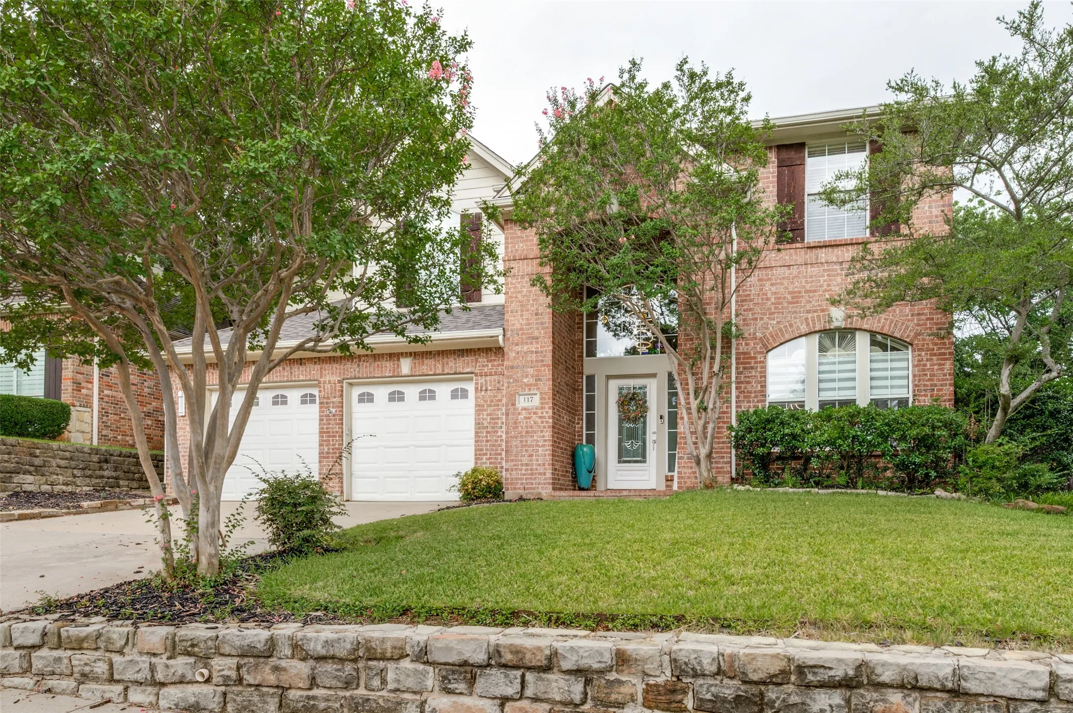 Single Family Residence For Sale in Denton County , 117 Red Bluff Drive, Hickory Creek, Texas 75065, 5 Bedroom, 3 Bathroom, 2 Garage spaces, 2,859 Sqft, built in 2000, mls#21322133, Real Estate Agent in Hickory Creek, Homes For Sale in Denton county, Homes For Sale in Hickory Creek, Realtor in Hickory Creek Texas, Real Estate Brokerage Independent Realty Texas, Luminita Cordes Realtor