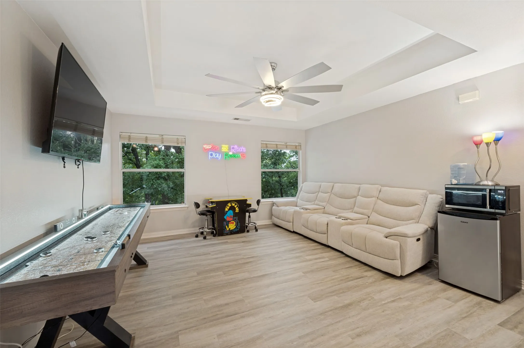 Single Family Residence For Sale in Denton County , 117 Red Bluff Drive, Hickory Creek, Texas 75065, 5 Bedroom, 3 Bathroom, 2 Garage spaces, 2,859 Sqft, built in 2000, mls#21322133, Real Estate Agent in Hickory Creek, Homes For Sale in Denton county, Homes For Sale in Hickory Creek, Realtor in Hickory Creek Texas, Real Estate Brokerage Independent Realty Texas, Luminita Cordes Realtor
