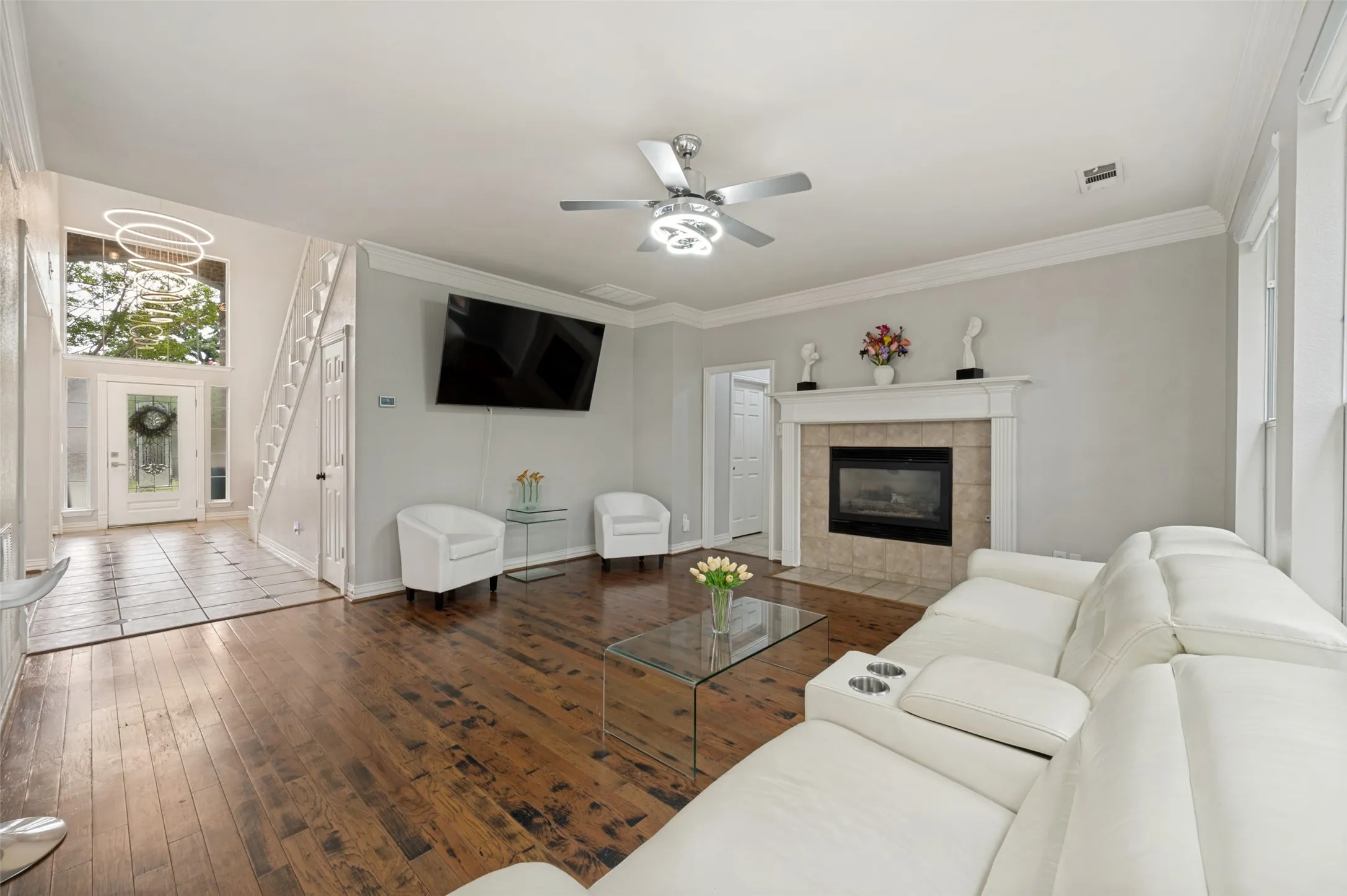 Single Family Residence For Sale in Denton County , 117 Red Bluff Drive, Hickory Creek, Texas 75065, 5 Bedroom, 3 Bathroom, 2 Garage spaces, 2,859 Sqft, built in 2000, mls#21322133, Real Estate Agent in Hickory Creek, Homes For Sale in Denton county, Homes For Sale in Hickory Creek, Realtor in Hickory Creek Texas, Real Estate Brokerage Independent Realty Texas, Luminita Cordes Realtor