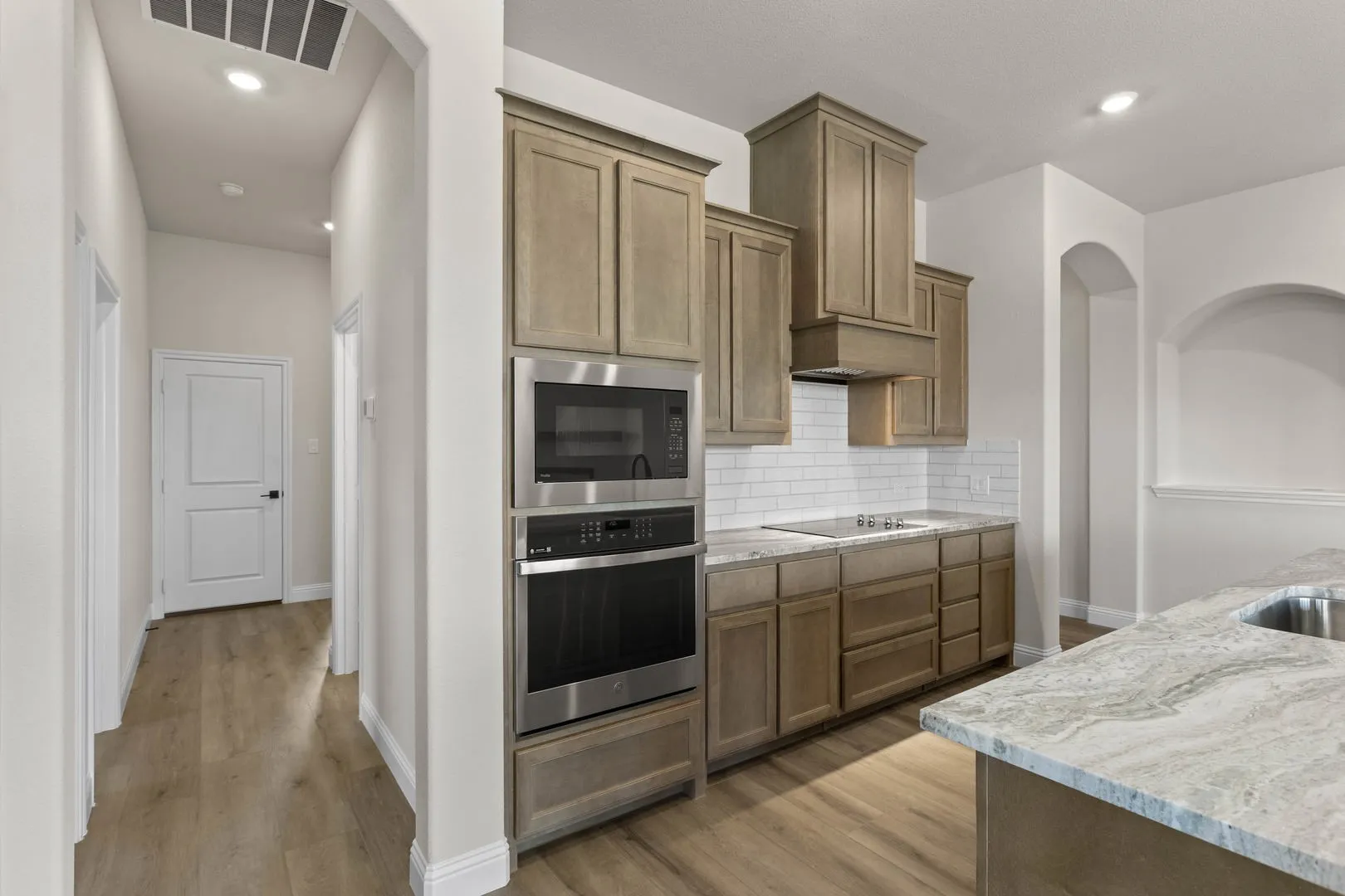 DFW-Coyote Crossing-Concept 2622-112 Golden Jackal Court-Kitchen-Risewell Homes-4