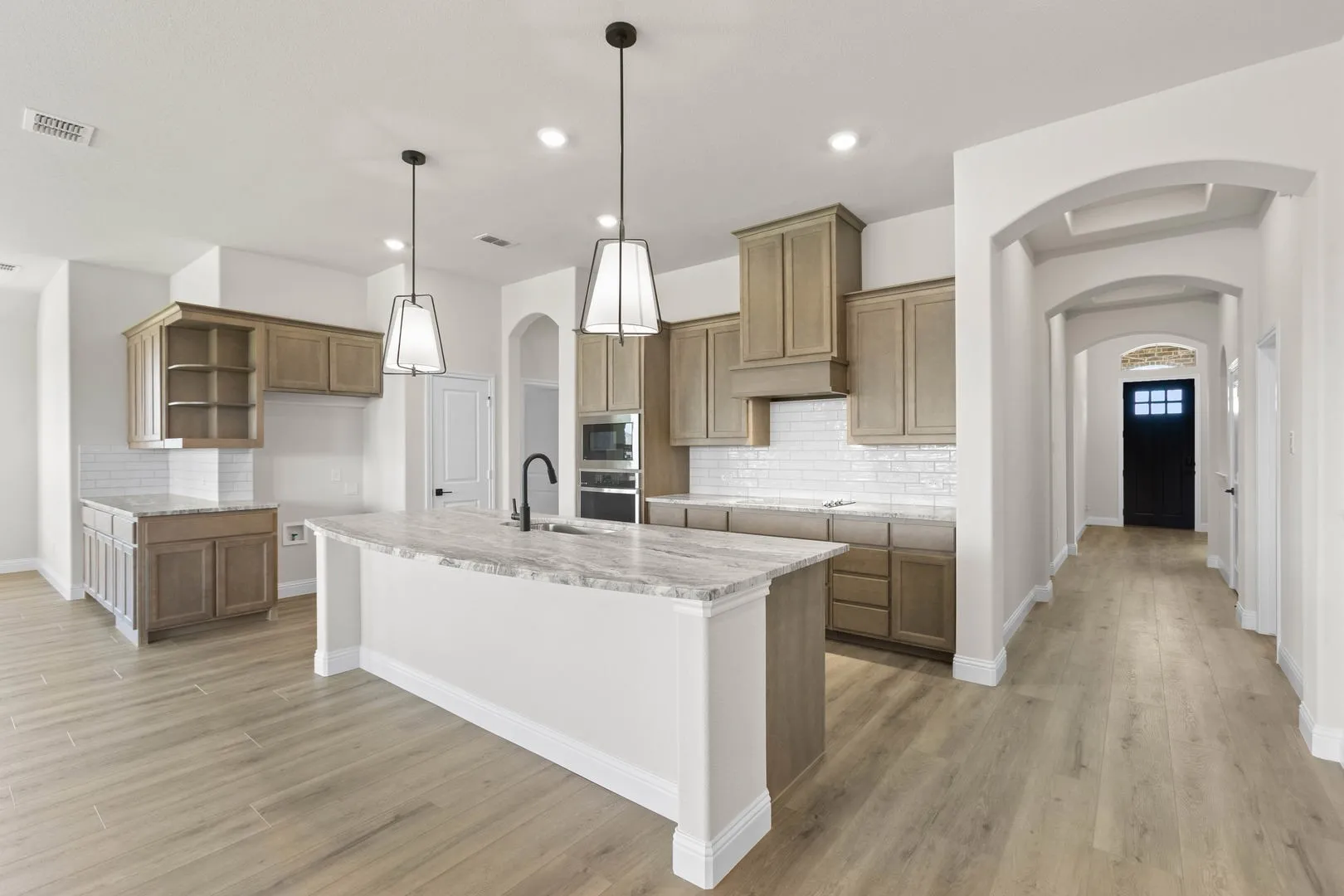 DFW-Coyote Crossing-Concept 2622-112 Golden Jackal Court-Kitchen-Risewell Homes-2