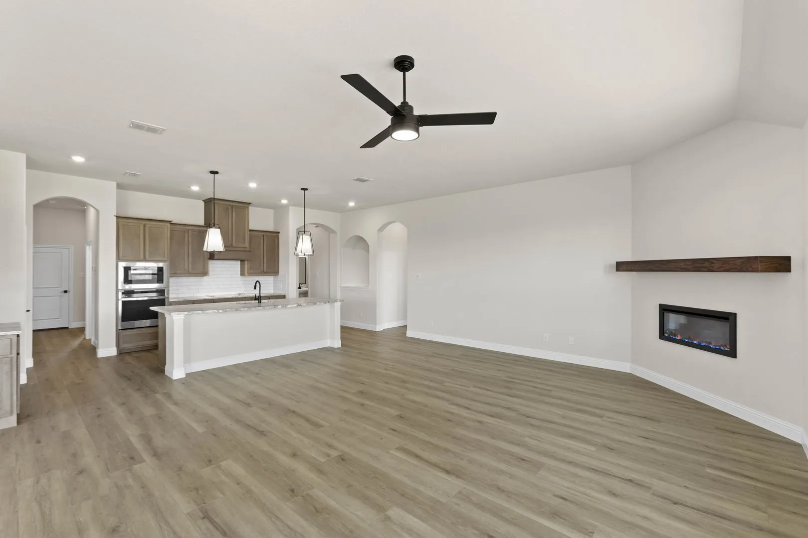DFW-Coyote Crossing-Concept 2622-112 Golden Jackal Court-Living Room-Risewell Homes-1