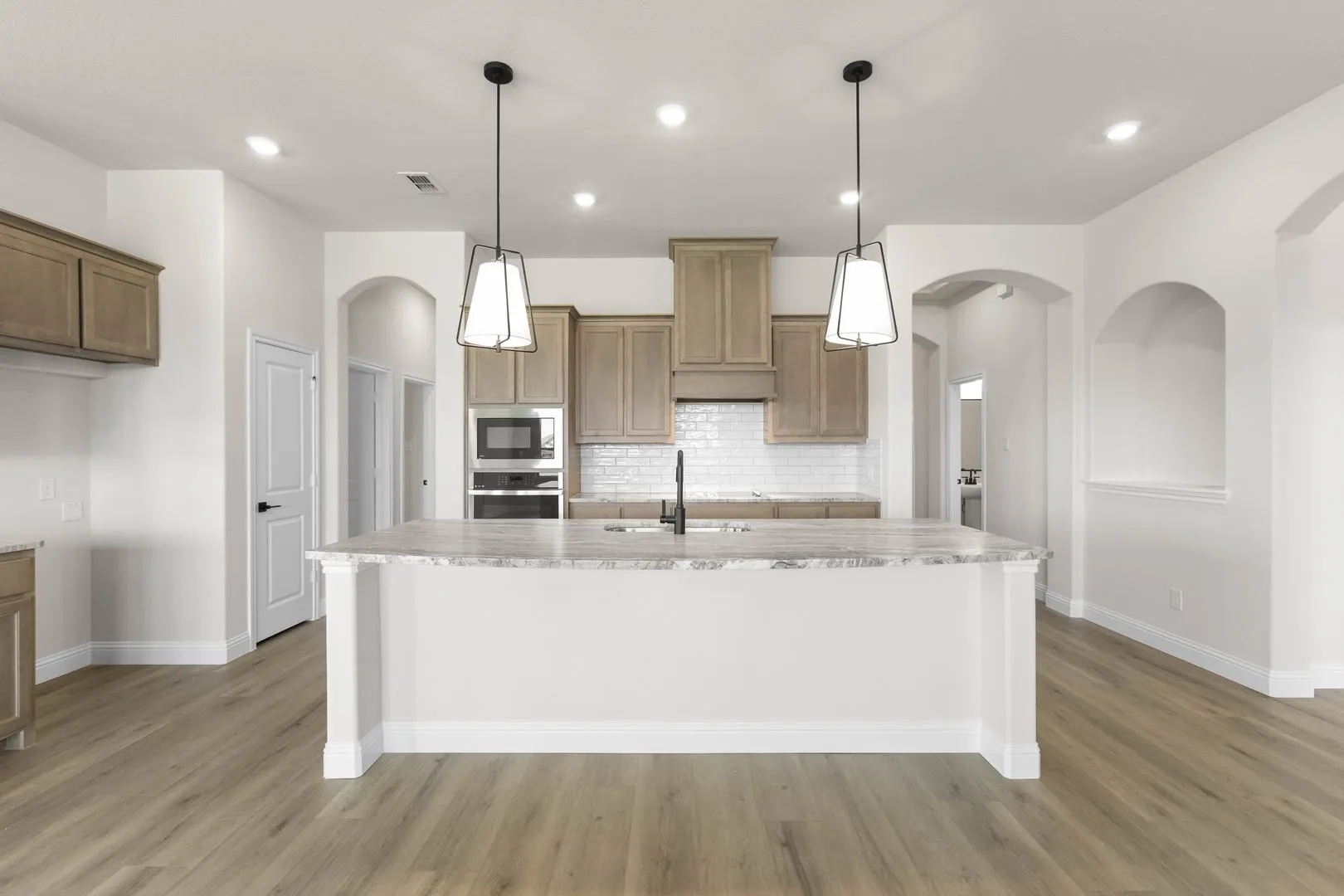 DFW-Coyote Crossing-Concept 2622-112 Golden Jackal Court-Kitchen-Risewell Homes-1