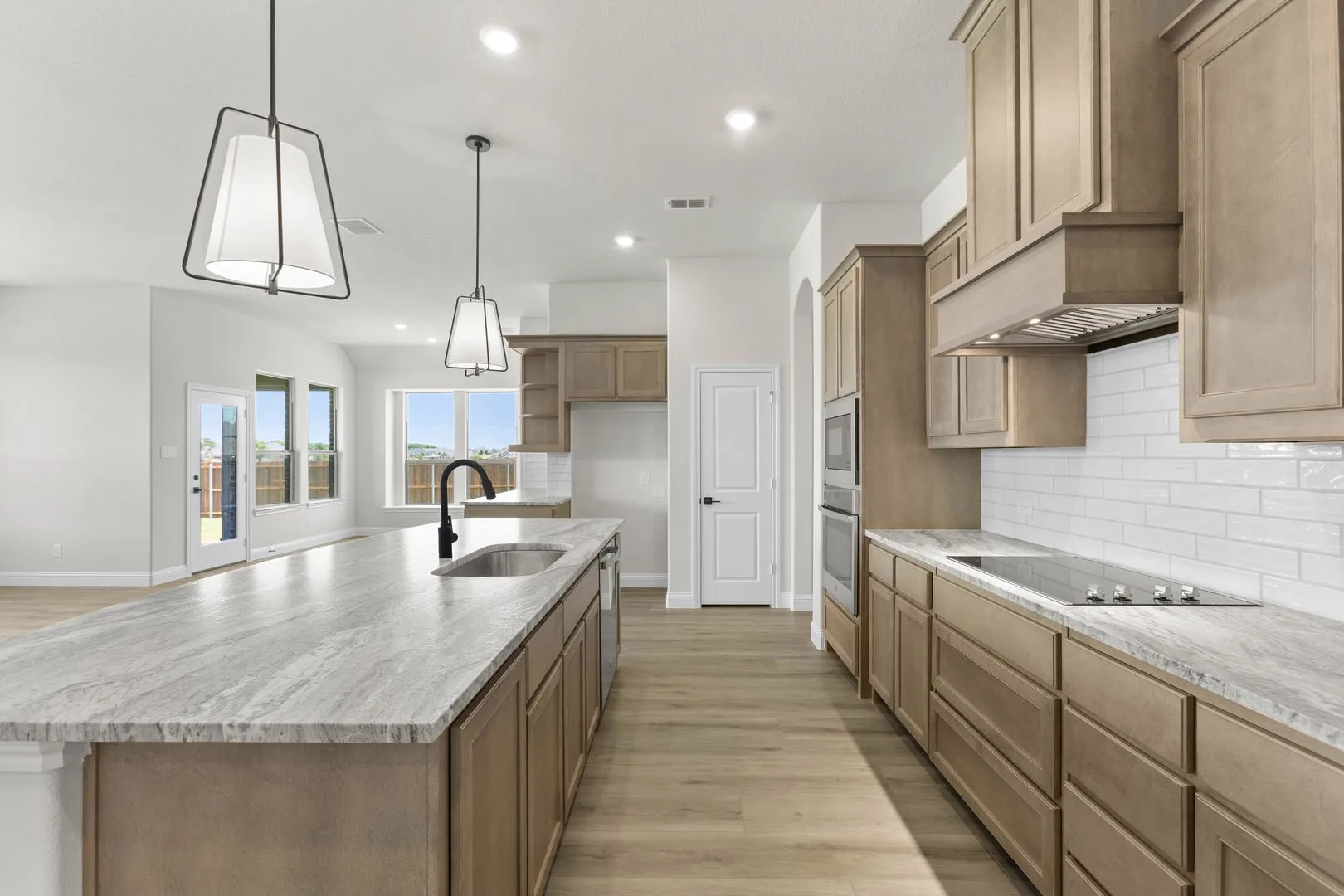 DFW-Coyote Crossing-Concept 2622-112 Golden Jackal Court-Kitchen-Risewell Homes-3
